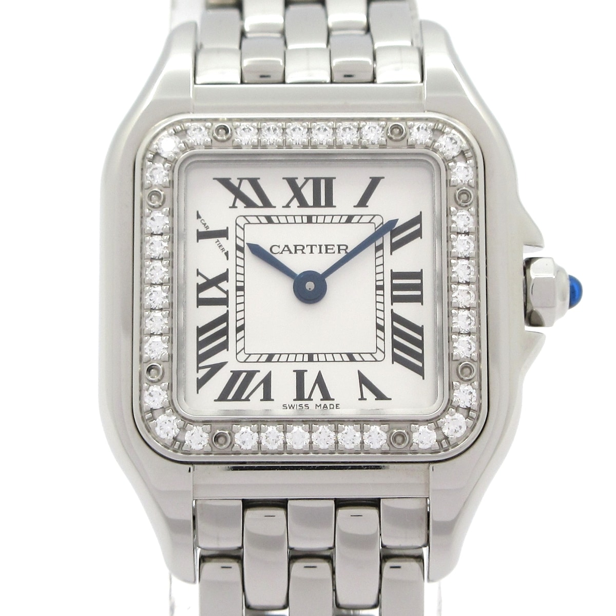 ※コンディションレベルは、あくまで商品の外観ダメージレベルです。動作状況をご確認の上、ご入札くださいませ。※『USED品』です。お客様都合による商品のご返品は一切承っておりませんので商品情報・画像を参考にご購入ください。※ボーイズ（ユニセックス）表記に関しましては、あくまで目安でございます。実寸サイズを必ずご確認の上、ご入札くださいませ。 ≫ 配送について ≫ご利用ガイド ≫よくある質問【中古】Cartier(カルティエ) パンテール ドゥ カルティエ SM 腕時計 SS/ダイヤベゼル シルバー ジャンル 腕時計 ブランド Cartier(カルティエ) 商品名 パンテール ドゥ カルティエ SM型番 W4PN0016男女別 レディース文字盤カラー シルバーベゼルカラー ダイヤモンド ケースカラー シルバーベルトカラー シルバームーブメント クォーツ動作状況 【確認済み】動作確認済みではございますが、電池残量は不明です。電池交換はお客様ご自身でお願いいたします。防水 日常生活防水デザイン -SS/ダイヤベゼル※腕マネキンの手首周りは約14cmです ベゼルの素材 ダイヤモンド ベルトの素材 SS (ステンレススチール)実寸サイズ フェイス : 約 1.4 cm × 1.4 cm ケース : 約 3.0 cm × 2.2 cm (リューズ含まず) ベルト幅 : 約 1.2 cm 腕周り : 約 14.5 cm ・採寸方法を見る&nbsp;&nbsp;&nbsp;・着用イメージを見るコンディションレベル 【C】ふつうに使える コンディションの備考 ※あくまで商品の外観ダメージです。動作状況をご確認の上、ご入札くださいませ。【ケース】　・全体的 ⇒ 浅い傷多数（風防以外） / くすみ若干【ベルト】　・全体的 ⇒ 浅い傷多数 / くすみ若干シリアル 25297*** 付属品 なし