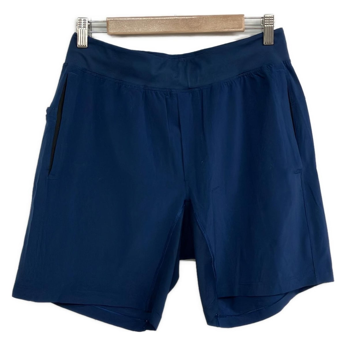 【新着】【中古】lululemon(ルルレモン) ショートパンツ ウエストゴム ネイビー