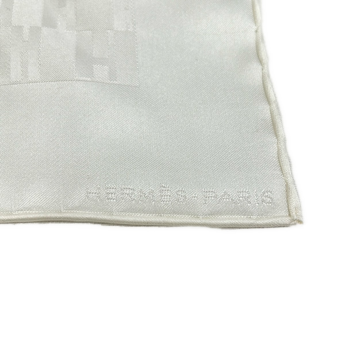 【中古】HERMES(エルメス) カレ40 スカーフ POCHETTE PONGEE FACONNEE GRAND H アイボリー