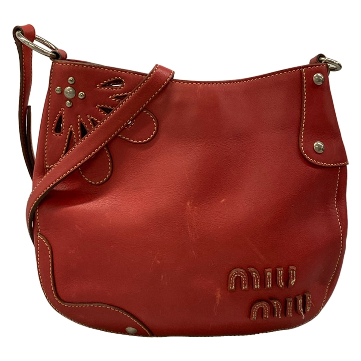Miumiu - 【中古】miumiu(ミュウミュウ) ショルダーバッグ スタッズ/フラワー レッド レザー