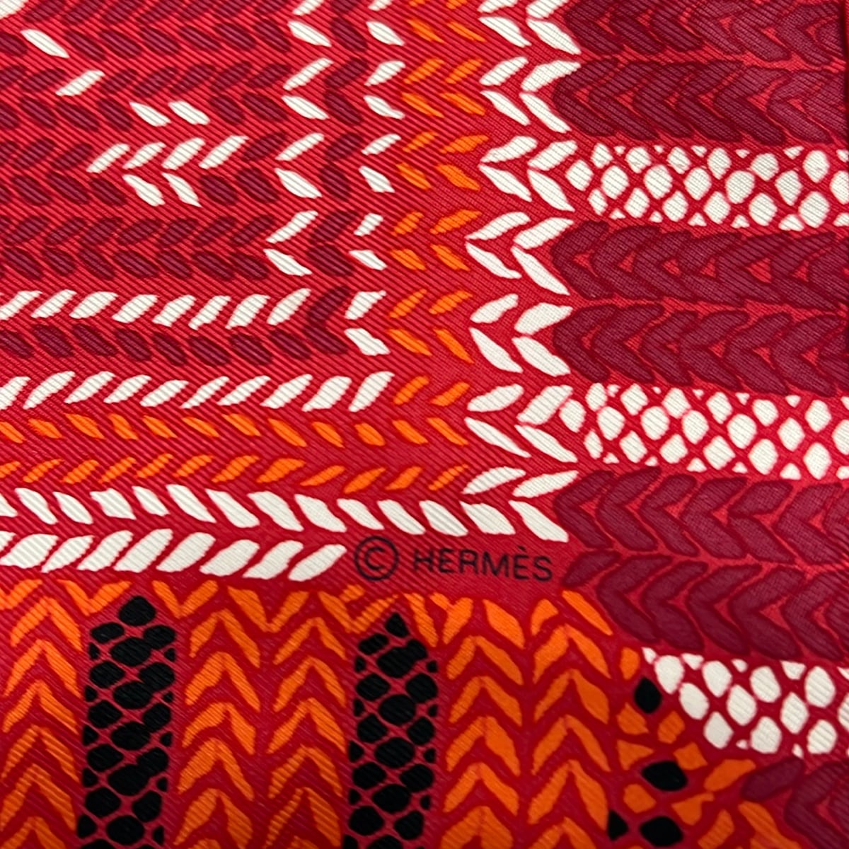 【新着】【中古】HERMES(エルメス) カレ90 スカーフ AU COIN DU FEU/ロゴ/刺繍柄 ボルドー×オレンジ×マルチ