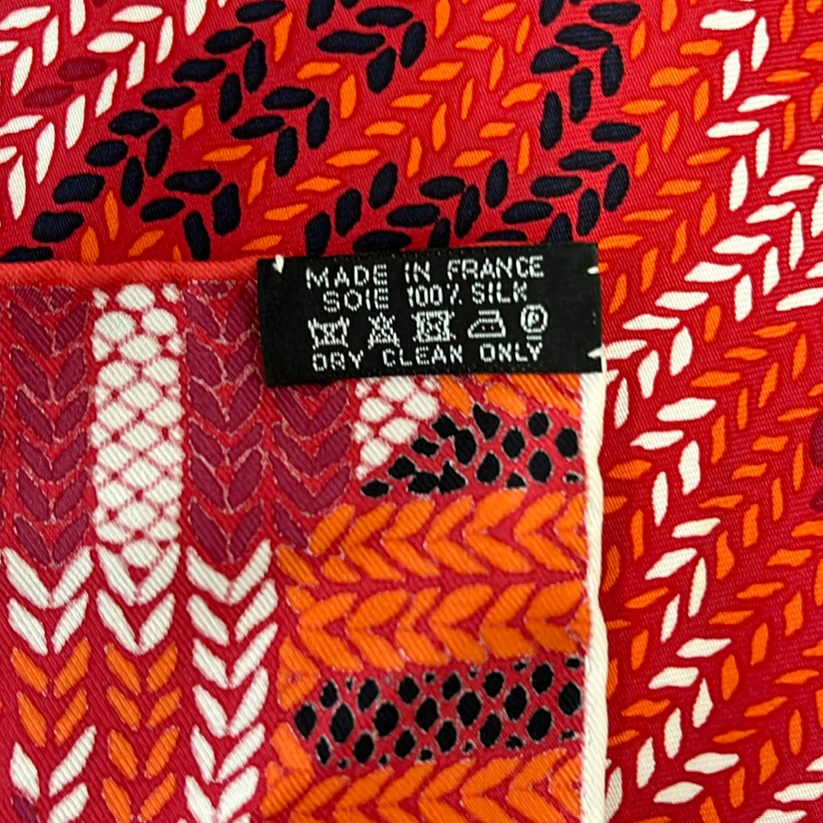 【新着】【中古】HERMES(エルメス) カレ90 スカーフ AU COIN DU FEU/ロゴ/刺繍柄 ボルドー×オレンジ×マルチ