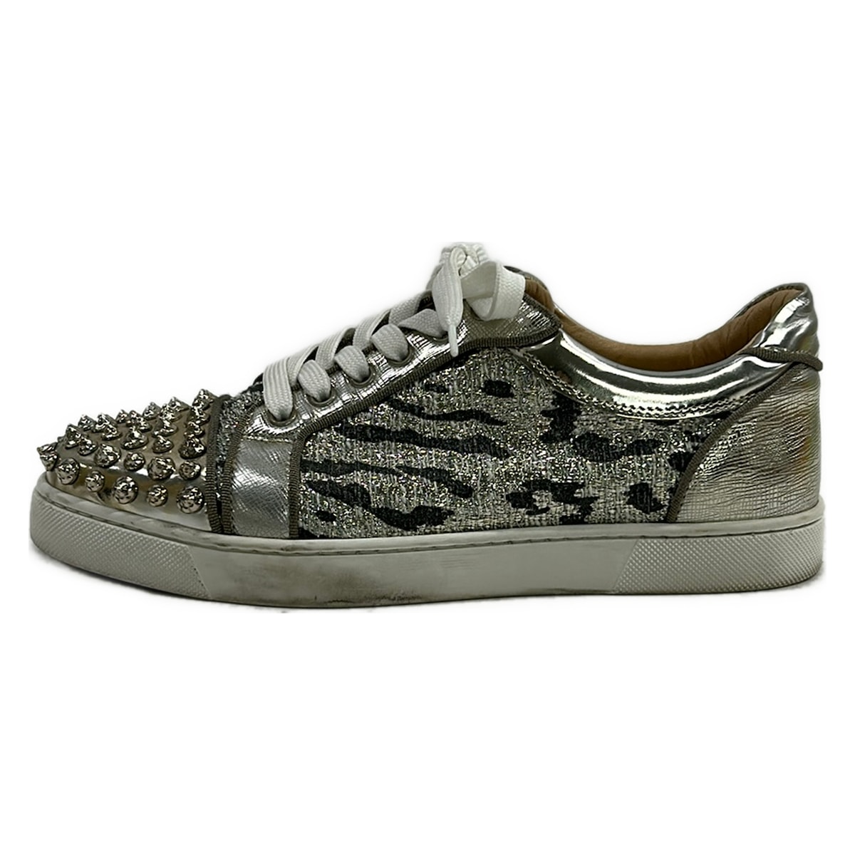 【中古】CHRISTIAN LOUBOUTIN(クリスチャンルブタン) スニーカー スタッズ/インソール取外し可 ダークグレー×シルバー×ライトブルー レザー