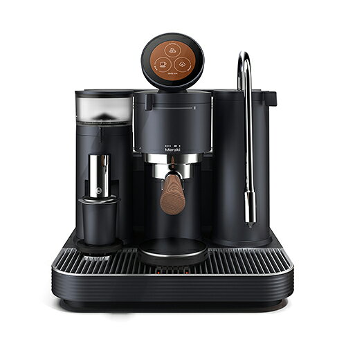 ・サイズ：370×370×415mm ・容量 水タンク容量：2000ml ドリップトレイ容量：650ml 抽出ボイラー容量：350ml スチームボイラー容量：550ml ・重量：14.5kg ・電圧：100V 50/60Hz ・スケール最大ひょう量：1kg ・スケール精度：±0.2g ・ポンプ：ロータリーポンプ ・圧力：9気圧 ・付属品：収納トレー、コーヒーディスペンサー、タンパー、計量カップ、58mmポルタフィルター、ミルク泡立てピッチャー、ブラインドポルタフィルターバスケット、18g ポルタフィルターバスケット、ダブルスパウト、クリーニングブラシ、クリーニングクロス カフェ品質の完璧なコーヒー Merakiのロータリーポンプは安定した圧力で、カフェ品質の抽出を均一に実現します。 デュアルボイラーシステムにより、正確な温度制御と強力なスチームを実現し、完璧なエスプレッソと滑らかなミルクをいつでもお楽しみいただけます。 TIMEMOREとのコラボレーションにより、エスプレッソ用に特別に調整されたプロ仕様のモジュール式グラインダーを開発しました。 細部に至るまで、完璧な一杯のためにこだわり抜いて作られています。 プロフェッショナルなパフォーマンスを自宅で実現 2025年のiFデザインゴールドアワードを受賞したMerakiは、重量計によるデュアルスケール、わかりやすいインターフェース、そしてシームレスな操作性を備えており、滑らかなミルクからバランスの取れたエスプレッソまで、誰でも簡単にカフェ品質のコーヒーを淹れることができます。 重量測定デュアルスケール Merakiのデュアルスケールは、エスプレッソを重量でリアルタイムに計測します。 グラインド重量、抽出重量で、完璧なバランスと一貫性を簡単に実現。 タッチスクリーンとワークフロー 分かりにくいボタンも、複雑なマニュアルも不要です。 Merakiのデザインは、鮮やかな高解像度タッチスクリーンを搭載。 まるで専属バリスタのように操作をガイドします。 コーヒー初心者の方にも最適です。 ミルク温度センサーが最適な温度で自動的に停止するので、いつでも完璧な甘さとツヤのあるマイクロフォームが作れます。 スマートな機能を備えたタッチスクリーン マニュアルグラインド設定 マニュアルグラインド設定を使用して、パーソナライズされたグラインド体験をお楽しみください。 カスタマイズされたクイックメニュー クイックメニューでコーヒーの淹れ方、設定の調整、洗浄サイクルを簡単に操作できます。 予熱タイマー スケジュールに合わせてマシンを準備し、必要なときにすぐに使えるようにします。 セルフクリーン機能 セルフクリーン機能で徹底的なクリーニングを開始し、内部部に残留物のない清潔な状態を保ちます。 蒸気レベル 4段階のスチーム強度を調節して、さまざまなミルクフォームの質感をお楽しみください。 リアルタイム重量表示 最大1000gで、コーヒーの粉と液体の重量をリアルタイムで計測します。 事前注入 低圧の事前注入により、コーヒー層がゆっくりと飽和し、より芳醇な香りと風味を備えた、滑らかで均一な抽出に。 温水機能 温水機能でカップの予熱、清掃メンテナンス、さまざまな温かい飲み物の準備に最適です。 無線アップデート 自動無線アップデートにより、最新の機能と改善点を常に把握できます。　