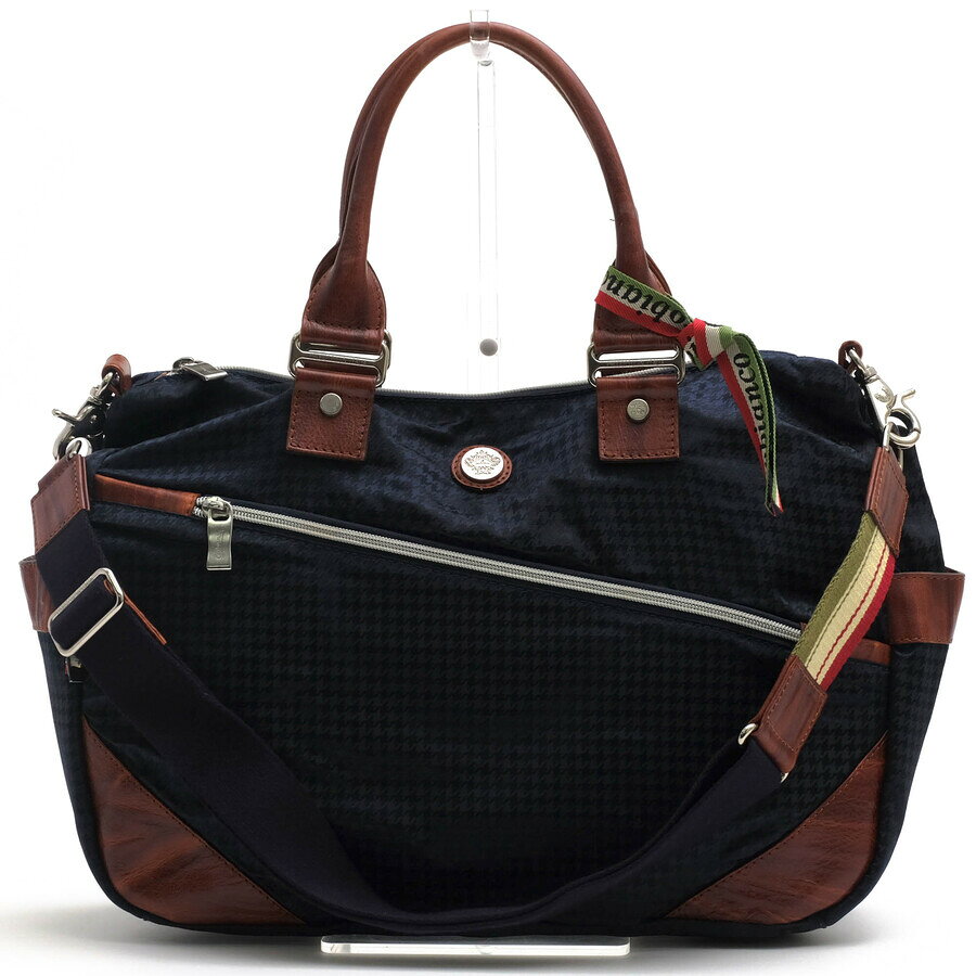 BRANDINGの全商品で利用可↓↓1%OFFクーポン↓↓orobianco オロビアンコ トートバッグ メンズ SILVOFFICE-G シルヴォフィス 伊リモンタ社ナイロン 牛革商品説明「Orobianco」はイタリア、ガラレーテを拠点とする1996年ジャコモ・バレンティーニによって創立され、世界各国のバイヤーより支持されている、BAGを中心とするブランド。各アイテムのアイデアは、旅や日々の生活経験から生まれており構造的、機能的にも優れています。またオロビアンコはファッション業界の中にあって、イタリア熟練工やその職人技を前面に打ち出し「made inItaly」の強みを生かした物作りを継続するブランドです。イタリアンテイストにあふれたデザインとクオリティーの高いモノづくりで、老若男女問わず愛されています。上品な艶を放つリモンタ社製ナイロンに、上質な牛革を合わせたスタイリッシュなアイテム。抜群の収納力に加え、このバッグの特徴は、二つの取り外し可能なストラップがあることです。手持ちハンドルはもちろん、ワンショルダーストラップ、斜めがけストラップが付いているので、かばんをいちいち変えずに持ち方を楽しめます。商品詳細◆ブランド名　orobianco◆サイズ詳細　横幅 約38cm、縦幅 約28.5cm、マチ 約12cm、ショルダー長さ最大 約105cm◆仕様　ポケット×2 ファスナーポケット×3◆特徴　2WAY ショルダーバッグ◆型番　SILVOFFICE-G シルヴォフィス◆生産国　イタリア◆素材　上質なナイロン×革レザー◆素材詳細　伊リモンタ社ナイロン × 牛革◆色　ネイビー 紺◆商品状態　中古品-良い◆付属品　保存袋、ハンドストラップ、ショルダーストラップ