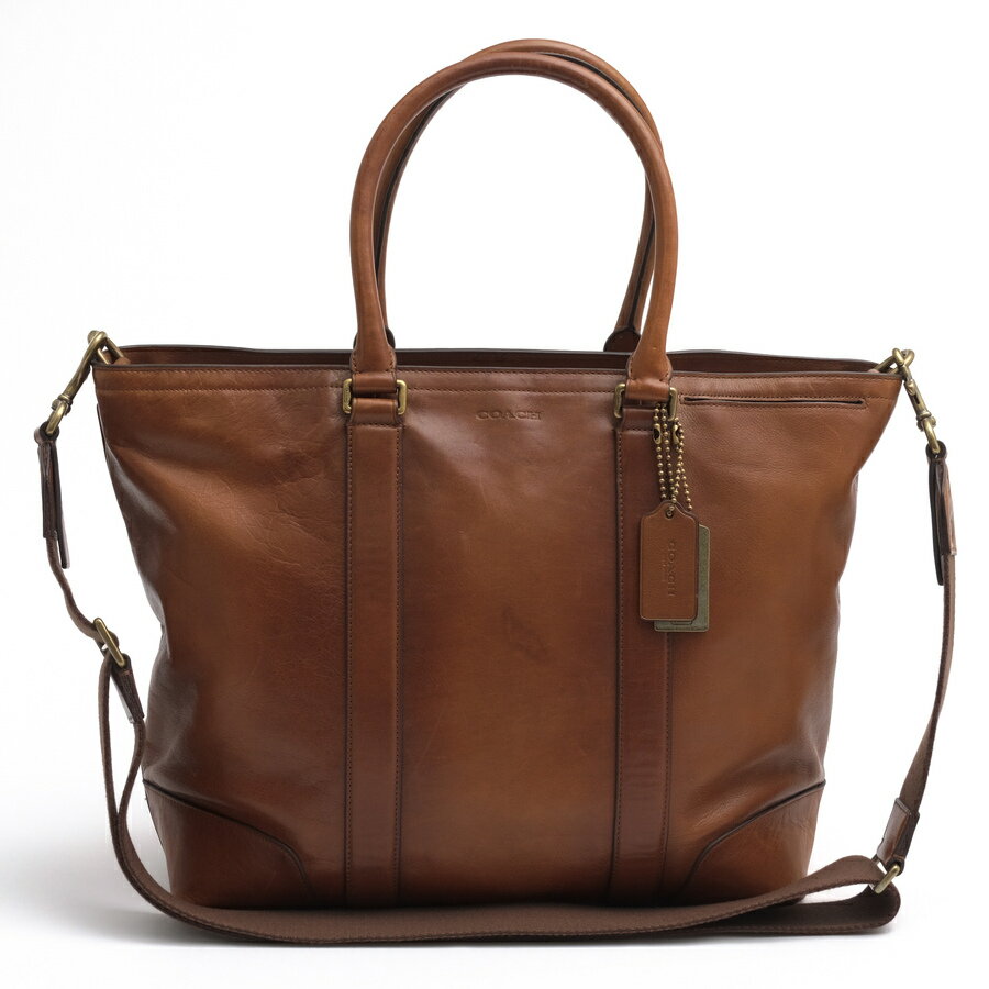 BRANDINGの全商品で利用可↓↓1%OFFクーポン↓↓COACH コーチ トートバッグ メンズ 牛革 カーフ商品説明1941年、アメリカ、ニューヨークのマンハッタン、小さなロフトで生まれたコーチは、今や女性と男性のための洗練された高級ハンドバッグ、アクセサリー、ギフトを扱う、代表的なファッション・アクセサリー・ブラントになりました。シンプルでいて、機能的なバッグ。伝統のレザー商品から、新しい素材とレザーの組み合わせ、パステルカラーや原色などを積極的に取り入れ、スタイリッシュブランドへと変貌をとげた「COACH」。現在、世界25ヶ国以上の国々で事業を展開しているコーチは、「高い品質」「揺るぎない本物志向」「優れた価値」の伝統を忠実に守るグローバル・ブランドです。何十年もの間、コーチはクラフツマンシップの伝統を忠実に守り続けてきました。歴史と伝統に対するブランドの忠誠心は変わりません。コーチでは職人が中心にあり、彼らのクオリティへの献身がコーチ・ブランドを活気づけてきました。アメリカを代表する老舗ハンドバッグブランドとして、これからも世界中の人々に愛され続けていくことでしょう。美しい質感のレザーが目を引く「ブリーカー ビジネス トート」。フロントの右上とバッグセンター部分にはポケットがそれぞれ備わり、ファスナー式の入り口を開けると、ファスナーポケット、マルチポケット、携帯ポケットと収納も充実。大容量で、たっぷり荷物が入り、長めのレザーハンドルで持ちやすく、デイリーユースや旅先など、シーンを選ばず活躍してくれます。商品詳細◆ブランド名　COACH◆サイズ詳細　横幅 約36cm、縦幅 約34cm、マチ 約11.5cm、ショルダー長さ最大 約120cm◆仕様　ポケット×4 ファスナーポケット×1◆特徴　2WAY ショルダーバッグ◆素材　上質な革 レザー◆素材詳細　牛革（カーフレザー）◆色　ブラウン 茶◆商品状態　中古品-良い◆付属品　ショルダーストラップ