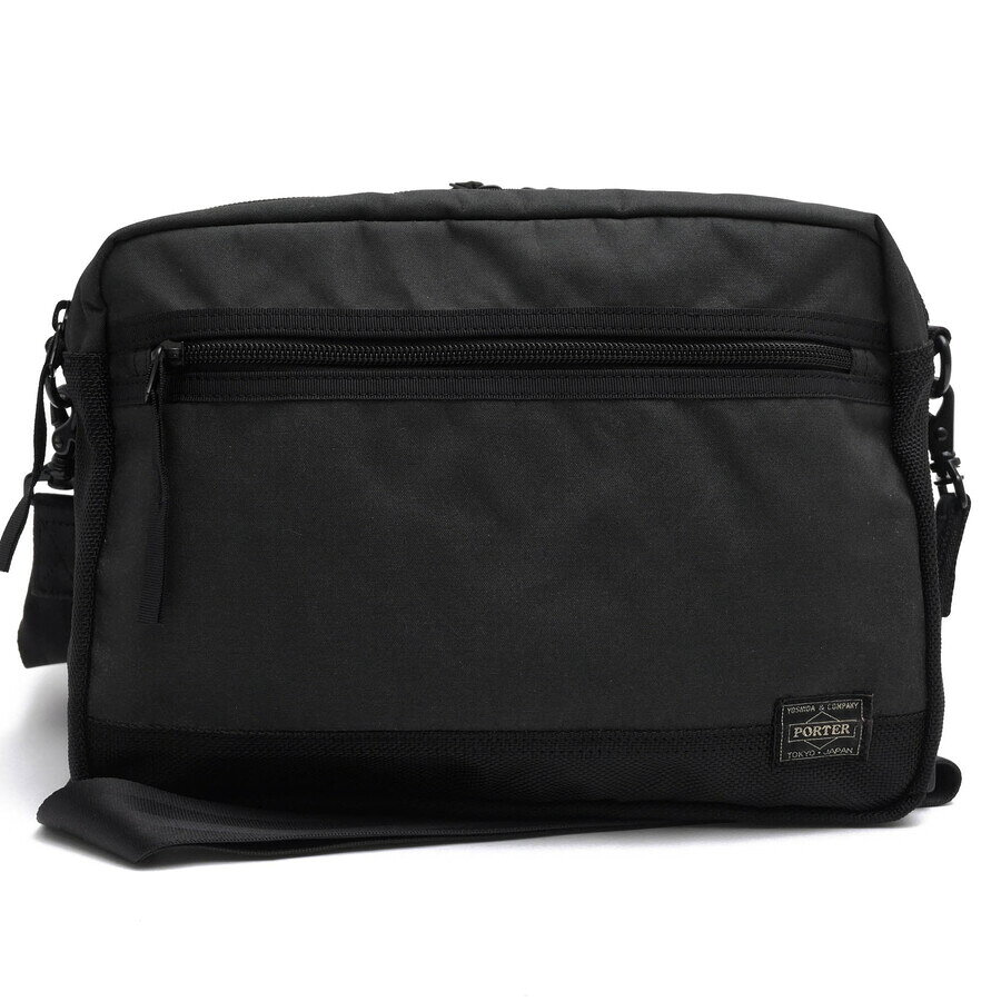 BRANDINGの全商品で利用可↓↓1%OFFクーポン↓↓PORTER ポーター 吉田カバン ショルダーバッグ メンズ WIRE ワイヤー メタルナイロンミックス商品説明ホテルなどでお客様の鞄を預かるポーターという職業が 常に鞄に触れ、最も鞄の良さを知る者と考え、ブランド名に起用。吉田の技術と伝統をいかした吉田カバンのメインブランド。吉蔵が掲げた「一針入魂」を社是に、現在も在り続けています。それは、きちんとしたもの作りであり、海外生産をやらないことであり、物心両面に渡る職人さんへの配慮、そしてお客様との会話です。一針入魂は無くてはならない吉田カバンのバックボーンです。素材選びからデザイン、縫製に至るすべての工程に手を抜かないものづくりを実現するには熟練した職人の高い技術力が必要です。吉田カバンは、このこだわりに共感し、望むような鞄を作るのは日本の職人をおいて他にないと考え、ブランドを築き上げております。表地に金属糸を織り交ぜたメタルナイロンミックスを採用し、独特な光沢と耐久性を備えたポーターの「WIRE」シリーズ。金具も焼き付け塗装し黒で統一。裏地はウレタンコーティングを施したナイロンオックスを使用し、耐水性も確保。外側にはファスナー付きポケットとスナップ留めポケットを備え、小物の整理も容易です。内部には、仕切りポケットと追加のポケットを設け、収納力も抜群。全体を黒で統一したシックでアーバンなデザインです。商品詳細◆ブランド名　PORTER◆サイズ詳細　横幅 約29cm、縦幅 約20cm、マチ 約7cm◆仕様　外側：ファスナーポケット×1、スナップ留めポケット×1 内側：仕切りポケット×1、ポケット×1、ファスナーポケット×1◆型番　WIRE ワイヤー◆生産国　日本◆素材　上質なナイロン◆素材詳細　表地：メタルナイロンミックス 裏地：ナイロンオックス（ウレタンコーティング）◆色　ブラック 黒◆商品状態　中古品-良い