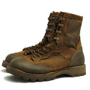 BRANDINGの全商品で利用可↓↓1%OFFクーポン↓↓Danner ダナー ワークブーツ メンズ 15660X USMC RAT TEMPERATEE 1000デニールナイロン ヌバックレザー 牛革商品説明1932年チペワフォールズでチャールズダナーが頑丈な仕事用ブーツを5人の労働者と一緒に作り始め、一足4ドルで売ることから始まる。チャールズダナーがオレゴン州ポートランドでビジネスを展開。当時、質の高いチョークロガーを作り始めて一足20ドルで売り始める。1959年、アメリカで初めてビブラムソールを用いたクライミングブーツを開発し、ダナーのマウンテントレールが一番登りやすいブーツとバックパッカー雑誌に取り上げられ、ダナーは ハイキング業界でプレミアなブランドとなりました。1979年には、ブーツゴアテックス社との共同開発により、靴に採用する事が難しいと言われていた防水透湿素材のゴアテックスを世界で初めて採用する事に成功した。その靴はダナーライトと名付けられ、現在では完全防水ブーツの代名詞となっている。創業以来、「実際にダナーの靴を履く人が、不便を感じずに、使いやすく耐久性に富んだ靴を作る」がコンセプトである。米軍の規定準拠し作られたモデル。アッパーには、摩擦や裂傷等に強い1000デニールナイロンと防水で耐久性があり通気性の良いヌバックレザーを使用。着脱を容易にするスピードレースシステム。ダナーの職人によるハンドメイドのスティッチダウン製法によってより安心感のあるはき心地を提供します。商品詳細◆ブランド名　Danner◆サイズ表記　US10◆日本サイズ参考　約28.0cm◆サイズ詳細　アウトソール靴底全長 約33cm、アウトソール靴底幅 約11.5cm、ヒール高さ約3cm、ブーツ高さ 約23cm◆仕様　ワイズW◆特徴　ミリタリー◆型番　15660X USMC RAT TEMPERATEE◆生産国　USA◆素材　上質なナイロン×革レザー◆素材詳細　1000デニールナイロン × ヌバックレザー（牛革）◆色　オリーブ・カーキ◆商品状態　中古品-非常に良い