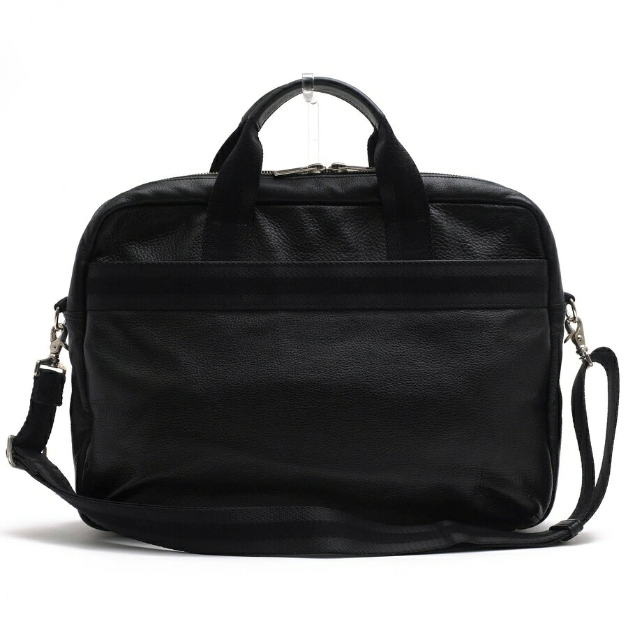 BRANDINGの全商品で利用可↓↓1%OFFクーポン↓↓PORTER ポーター 吉田カバン ビジネスバッグ メンズ 145-03283 DELIGHT BRIEFCASE ディライト 牛ステア クローム鞣し 牛革商品説明ホテルなどでお客様の鞄を預かるポーターという職業が 常に鞄に触れ、最も鞄の良さを知る者と考え、ブランド名に起用。吉田の技術と伝統をいかした吉田カバンのメインブランド。吉蔵が掲げた「一針入魂」を社是に、現在も在り続けています。それは、きちんとしたもの作りであり、海外生産をやらないことであり、物心両面に渡る職人さんへの配慮、そしてお客様との会話です。一針入魂は無くてはならない吉田カバンのバックボーンです。素材選びからデザイン、縫製に至るすべての工程に手を抜かないものづくりを実現するには熟練した職人の高い技術力が必要です。吉田カバンは、このこだわりに共感し、望むような鞄を作るのは日本の職人をおいて他にないと考え、ブランドを築き上げております。シュリンクレザーにより豊かな雰囲気に仕上げ、随所にナイロンテープを施しアクセントを添え、カジュアル感もありつつ軽やかな印象に。内装は迷彩柄のプリントが入ったブラックコットンツイル使用、遊び心を感じさせてくれます。メインコンパートメント内に設けられたオーガナイザーポケットで、ビジネスグッズや小物類を整然と整理できます。さらに本体外側に配された大きなジッパーポケットは、3つの小分けポケットを備えており、使用頻度の高いアイテムをすっきりと収納できます。商品詳細◆ブランド名　PORTER◆サイズ詳細　横幅 約39cm、縦幅 約28cm、マチ 約8cm、ショルダー長さ 約135cm◆仕様　ポケット×6 ファスナーポケット×2 ペンホルダー×2◆特徴　シボ革 シュリンクレザー 迷彩・カモフラージュ柄◆型番　145-03283 DELIGHT BRIEFCASE ディライト◆生産国　日本◆素材　上質な革 レザー◆素材詳細　表：牛ステア（クローム鞣し）（シュリンク加工）、裏：コットンツイル（裏面：アクリルコーティング）◆色　ブラック 黒◆商品状態　中古品-良い◆付属品　ショルダーストラップ