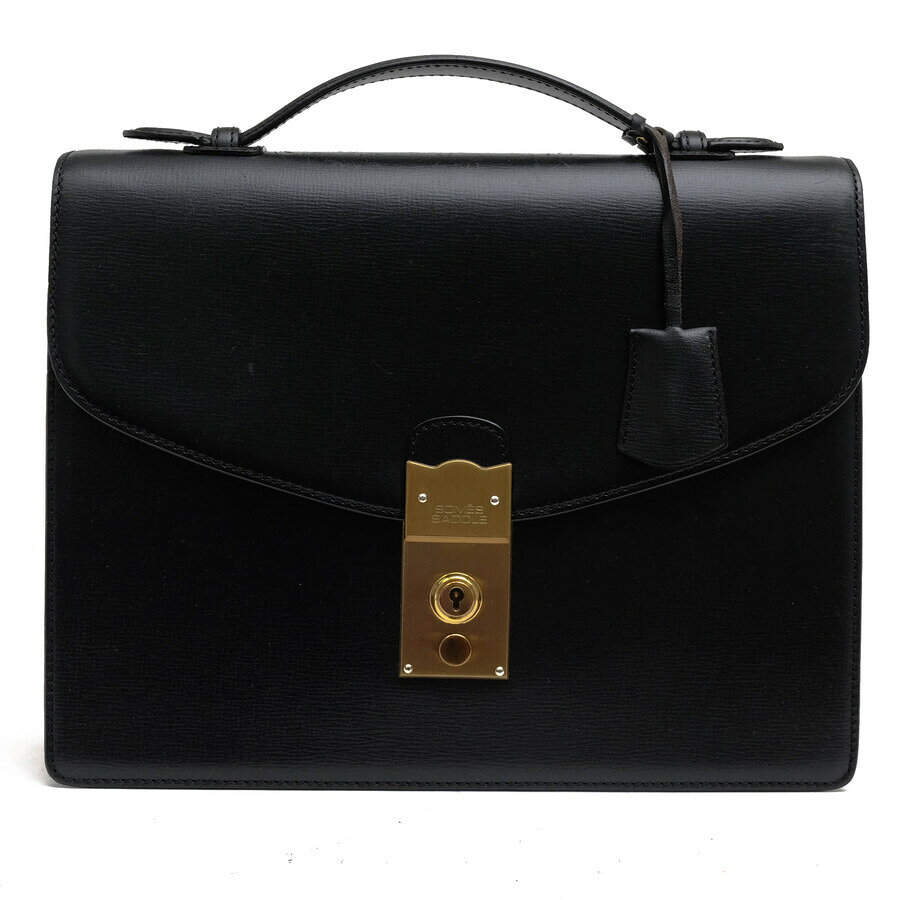 BRANDINGの全商品で利用可↓↓1%OFFクーポン↓↓SOMES SADDLE ソメスサドル セカンドバッグ/クラッチバッグ メンズ EX-01 エグゼクティブ 牛革 ベジタブルタンニンなめし 植物由来商品説明日本に唯一残った馬具メーカー「ソメスサドル」は、革という素材を知り尽くした技術者達の、こだわりが注ぎ込まれたバッグや財布などの革製品が大変な人気で、大手デパートからの出店要請が後を絶たない。しかし、「品質と信頼」を拠り所としている商品は、全ての工程が手作りのため、商品供給には限りがあり、マスコミなどで取り上げられても規模拡大には極めて慎重である。天皇陛下が即位の大礼の際に、伊勢神宮で使用した馬車引導具は全てソメスで製作された。丁寧な作りで愛され続ける定番のエグゼクティブシリーズ。ビジネスシーンでのハードな使用にも耐える堅牢な作りと、厳選された素材の持つ自然な風合いはそのままに、丁寧な縫製は、永くご愛用いただけるよう熟練の職人が時間と思いを込め、様々な技術が盛り込まれている。商品詳細◆ブランド名　SOMES SADDLE◆サイズ詳細　横幅 約28cm、縦幅 約22cm、マチ 約7cm◆仕様　ファスナーポケット×2 カードポケット×6◆特徴　コンパクトブリーフケース 定番◆型番　EX-01 エグゼクティブ◆生産国　日本◆素材　上質な革 レザー◆素材詳細　牛革ベジタブルタンニンなめし（植物由来）◆色　ブラック 黒◆商品状態　中古品-非常に良い◆状態詳細　数回のみ使用◆付属品　鍵