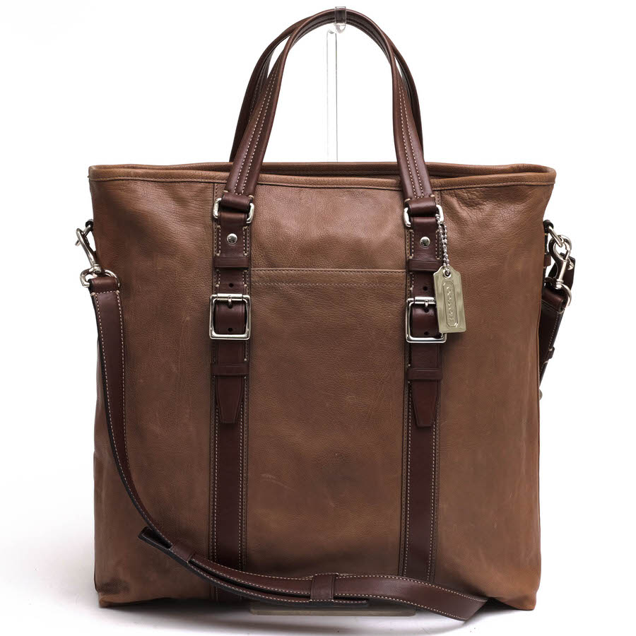 BRANDINGの全商品で利用可↓↓1%OFFクーポン↓↓COACH コーチ トートバッグ メンズ 70389 Harrison Leather Slim Tote ハリソン レザー スリム トート 牛革 カーフ商品説明1941年、アメリカ、ニューヨークのマンハッタン、小さなロフトで生まれたコーチは、今や女性と男性のための洗練された高級ハンドバッグ、アクセサリー、ギフトを扱う、代表的なファッション・アクセサリー・ブラントになりました。シンプルでいて、機能的なバッグ。伝統のレザー商品から、新しい素材とレザーの組み合わせ、パステルカラーや原色などを積極的に取り入れ、スタイリッシュブランドへと変貌をとげた「COACH」。現在、世界25ヶ国以上の国々で事業を展開しているコーチは、「高い品質」「揺るぎない本物志向」「優れた価値」の伝統を忠実に守るグローバル・ブランドです。何十年もの間、コーチはクラフツマンシップの伝統を忠実に守り続けてきました。歴史と伝統に対するブランドの忠誠心は変わりません。コーチでは職人が中心にあり、彼らのクオリティへの献身がコーチ・ブランドを活気づけてきました。アメリカを代表する老舗ハンドバッグブランドとして、これからも世界中の人々に愛され続けていくことでしょう。コーチのハリソントートバッグ。細かなシボ感が魅力の良質なカーフレザーを使用しています。ファスナー開閉式で、中の荷物が見えず安心です。ポケットも多彩で、カバンの中でゴチャゴチャになりがちな小物もスッキリ収納できます。収納力も抜群で、普段使いにはもちろん、通勤にもオススメなオシャレなバッグです。商品詳細◆ブランド名　COACH◆サイズ詳細　横幅 約41cm、縦幅 約41cm、マチ 約10cm、ショルダー長さ最大 約116cm◆仕様　内側：ファスナーポケット×1 オープンポケット×2携帯用ポケット×2 外側：オープンポケット×2◆特徴　2WAY ショルダーバッグ シボ革 シュリンクレザー◆型番　70389 Harrison Leather Slim Tote ハリソン レザー スリム トート◆素材　上質な革 レザー◆素材詳細　牛革（カーフレザー）◆色　ブラウン 茶◆商品状態　中古品-良い◆状態詳細　良品◆付属品　ショルダーストラップ、保存袋