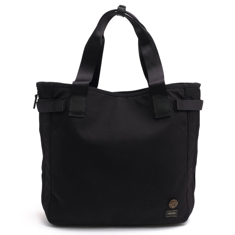 BRANDINGの全商品で利用可↓↓1%OFFクーポン↓↓PORTER ポーター 吉田カバン トートバッグ メンズ CONRAN SHOP コンランショップ別注モデル コーデュラナイロン商品説明ホテルなどでお客様の鞄を預かるポーターという職業が 常に鞄に触れ、最も鞄の良さを知る者と考え、ブランド名に起用。吉田の技術と伝統をいかした吉田カバンのメインブランド。吉蔵が掲げた「一針入魂」を社是に、現在も在り続けています。それは、きちんとしたもの作りであり、海外生産をやらないことであり、物心両面に渡る職人さんへの配慮、そしてお客様との会話です。一針入魂は無くてはならない吉田カバンのバックボーンです。素材選びからデザイン、縫製に至るすべての工程に手を抜かないものづくりを実現するには熟練した職人の高い技術力が必要です。吉田カバンは、このこだわりに共感し、望むような鞄を作るのは日本の職人をおいて他にないと考え、ブランドを築き上げております。英国発の高感度ライフスタイルショップ「The Conran Shop」と、国産バッグブランドの象徴である「PORTER」によるコラボレーションモデル。出張や日常のビジネスシーンでの高い実用性を追求して開発されたモデルで、新宿本店、丸の内店、福岡店およびオンラインショップ限定販売で展開された希少なモデルです。メイン素材には米Invista社製のCordura Nylonを採用し、耐摩耗性・耐久性に優れた仕上がりを実現。日常の酷使にも耐えうるタフな素材でありながら、軽量性も兼ね備えています。さらに、引き手や根革など要所に牛革を組み合わせ、カジュアルすぎない落ち着いた雰囲気を演出。商品詳細◆ブランド名　PORTER◆サイズ詳細　横幅 約36cm、縦幅 約36cm、マチ 約10cm◆仕様　内側：ファスナーポケット×2、オープンポケット×2、ペンホルダー×3◆特徴　エクスパンダブル マチ拡張 肩掛け ワンショルダーバッグ◆生産国　日本◆素材　上質なナイロン×革レザー◆素材詳細　コーデュラナイロン × 牛革◆色　ブラック 黒◆商品状態　中古品-良い◆備考　CONRAN SHOP コンランショップ別注モデル