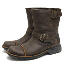 BRANDINGの全商品で利用可↓↓1%OFFクーポン↓↓UGG アグ エンジニアブーツ メンズ M ROCKVILLE 2 3043 M/DUNE ウォータープルーフレザー商品説明近年では、ファッション業界に新風を吹き込むべく、スワロフスキーやジミーチュウとタッグを組み、斬新なコレクションを発表。2006年、表参道ヒルズに日本初となる直営店をオープン。多くのセレブが愛用するなど徐々にプレミアムブランドとしての認知度を高めております。メタル・バックルベルトのアクセントが付いたムートンエンジニアブーツ。防水加工を施したウォータープルーフレザーを使用し、ソールにはイタリアのビブラム製アウトソールを使用するなど堅牢な作りです。商品詳細◆ブランド名　UGG◆サイズ表記　US9.5◆日本サイズ参考　約27.5cm◆サイズ詳細　アウトソール靴底全長 約31cm、アウトソール靴底幅 約11cm、ヒール 約3.5cm、ブーツ高さ 約22.5cm、履き口周り 約37cm◆特徴　ムートン◆型番　M ROCKVILLE 2 3043 M/DUNE◆素材　上質な革 レザー◆素材詳細　ウォータープルーフレザー◆色　ダークブラウン 焦げ茶◆商品状態　中古品-良い◆付属品　保存箱、替えソール