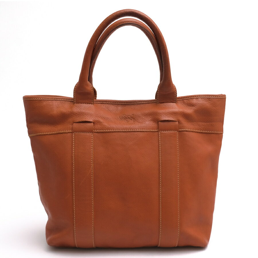 BRANDINGの全商品で利用可↓↓1%OFFクーポン↓↓IL BISONTE イルビゾンテ トートバッグ メンズ オリジナルバケッタレザー 牛革商品説明ワニー・ディ・フィリッポ(Wanny Di Filippo)がデザインし、ナチュラルなレザーとバッファローのマークで長年にわたり、多くのファンに愛され続けているイタリア・フィレンツェのレザーブランド「IL BISONTE(イル ビゾンテ)」。イタリアの良質なナチュラルレザーを使用しており、使えば使うほどに風合いを増し、持つ人の個性を反映します。職人によるハンドメイドで作られたぬくもりある製品は世界中の本物志向のファンに愛され続けています。肉厚なバケッタレザーを贅沢に使用し、ブランドアイコンであるバイソンの刻印が施されたイルビゾンテのレザートートバッグ。使い込むほどに味わいを増すナチュラルレザーは、植物タンニン鞣しによる伝統的な製法で仕上げられた革で、経年変化を楽しむことができ、持ち主だけの深みある風合いに育っていきます。しっかりとしたハンドルや補強ステッチにより、荷物を多く入れても型崩れしにくい構造です。カジュアルからジャケットスタイルまで幅広く馴染み、ユニセックスで使用可能です。商品詳細◆ブランド名　IL BISONTE◆サイズ詳細　横幅 下部 約33cm、横幅 上部 約42cm、縦幅 約30cm、マチ 約11cm◆仕様　内側：ファスナーポケット◆特徴　シボ革 シュリンクレザー ユニセックス 男女兼用◆生産国　イタリア◆素材　上質な革 レザー◆素材詳細　オリジナルバケッタレザー（牛革）◆色　ブラウン 茶◆商品状態　中古品-良い