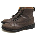 BRANDINGの全商品で利用可↓↓1%OFFクーポン↓↓Tricker's トリッカーズ レースアップブーツ メンズ M6178 Brogue Boots Paul Smith ポールスミス別注 牛革商品説明Tricker's（トリッカーズ）はジョセフ・トリッカーが1829年にイギリス・ノーサンプトンにて創業。チャールズ皇太子より英国御用達（ロイヤルワラント）の称号を授かる、老舗揃いの英国靴メーカーの中でもトップを守り続けるメーカーの一つである。特にカントリーブーツの人気が高く、チャールズ皇太子にも愛用されている。全て職人によるハンドメイドであり、1人の職人が最初から最後までの製造工程を受け持つベンチメイド手法が採られているのが特徴。グッドイヤー・ウェルト製法で作られるその靴は、耐久性、耐水性、歩行性能において「究極の実用靴」と名高い。また、様々なブランドの別注や、ダブルネームが多いのもトリッカーズの特徴の1つである。トリッカーズを代表するプロダクトであるカントリーブーツ。ベンチメイドと呼ばれる一人の靴職人が一足を最初から最後まで担当する方法で作り上げられたこだわりの詰まった一足。ウィングチップの7アイレットブーツで、トゥ・キャップのメダリオンや、パーツごとに施されたブローギングがトラッドな印象。グッドイヤー・ウェルト製法で仕上られるダブル・ソールは、耐久性に富み、カントリー・ブーツだけに田舎道もガンガン歩けるぐらい頑丈。商品詳細◆ブランド名　Tricker's◆サイズ表記　UK7.5 ◆日本サイズ参考　約26.0-26.5cm◆サイズ詳細　アウトソール靴底全長 約30.5cm、アウトソール靴底幅 約11.5cm、ヒール高さ約3cm、ブーツ高さ 約17cm◆特徴　ダブルソール カントリーブーツ ウイングチップ 定番 グッドイヤーウェルト製法◆型番　M6178 Brogue Boots◆生産国　イギリス◆素材　上質な革 レザー◆素材詳細　カーフ（牛革）◆色　グレー 灰色◆商品状態　中古品-良い◆状態詳細　ヒール修理済み。◆備考　Paul Smith ポールスミス別注モデル