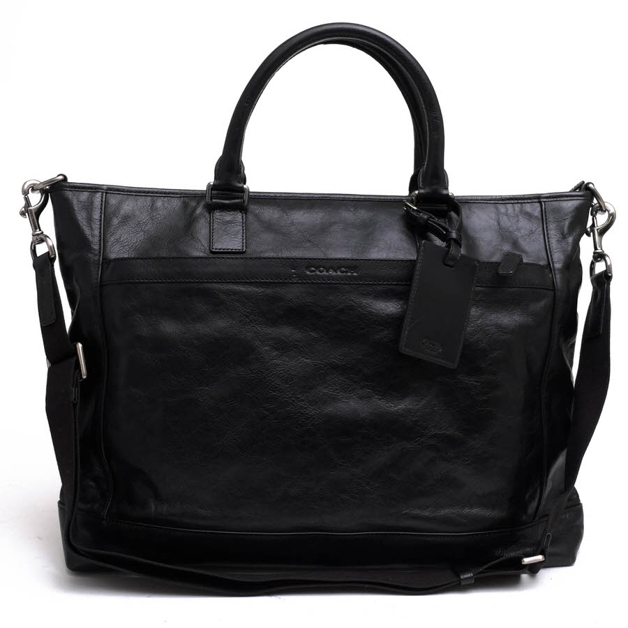 BRANDINGの全商品で利用可↓↓1%OFFクーポン↓↓COACH コーチ トートバッグ メンズ F71416 Camden Leather Business Tote カムデン レザー ビジネストート ペブルドレザー 牛革商品説明1941年、アメリカ、ニューヨークのマンハッタン、小さなロフトで生まれたコーチは、今や女性と男性のための洗練された高級ハンドバッグ、アクセサリー、ギフトを扱う、代表的なファッション・アクセサリー・ブラントになりました。シンプルでいて、機能的なバッグ。伝統のレザー商品から、新しい素材とレザーの組み合わせ、パステルカラーや原色などを積極的に取り入れ、スタイリッシュブランドへと変貌をとげた「COACH」。現在、世界25ヶ国以上の国々で事業を展開しているコーチは、「高い品質」「揺るぎない本物志向」「優れた価値」の伝統を忠実に守るグローバル・ブランドです。何十年もの間、コーチはクラフツマンシップの伝統を忠実に守り続けてきました。歴史と伝統に対するブランドの忠誠心は変わりません。コーチでは職人が中心にあり、彼らのクオリティへの献身がコーチ・ブランドを活気づけてきました。アメリカを代表する老舗ハンドバッグブランドとして、これからも世界中の人々に愛され続けていくことでしょう。シュリンクレザーにより風合いや肌触りをより良く仕上げたトート。内側はA4サイズの書類やファイルの収納に対応し、細かな小物を収納できるスペースを多数装備されています。外回りの多様々なコーディネートに合わせてお使い頂ける逸品です。商品詳細◆ブランド名　COACH◆サイズ詳細　横幅 約47cm、縦幅 約35cm、マチ 約10cm、ショルダー長さ最大 約131cm◆仕様　外側：ファスナーポケット×1 マグネットボタンポケット×1 内側：ファスナー付きポケット×1 オープンポケット×2◆特徴　A4サイズ収納可能 2WAY ショルダーバッグ シボ革 シュリンクレザー◆型番　F71416 Camden Leather Business Tote カムデン レザー ビジネストート◆素材　上質な革 レザー◆素材詳細　ペブルドレザー（牛革）◆色　ブラック 黒◆商品状態　中古品-良い◆付属品　保存袋、ショルダーストラップ