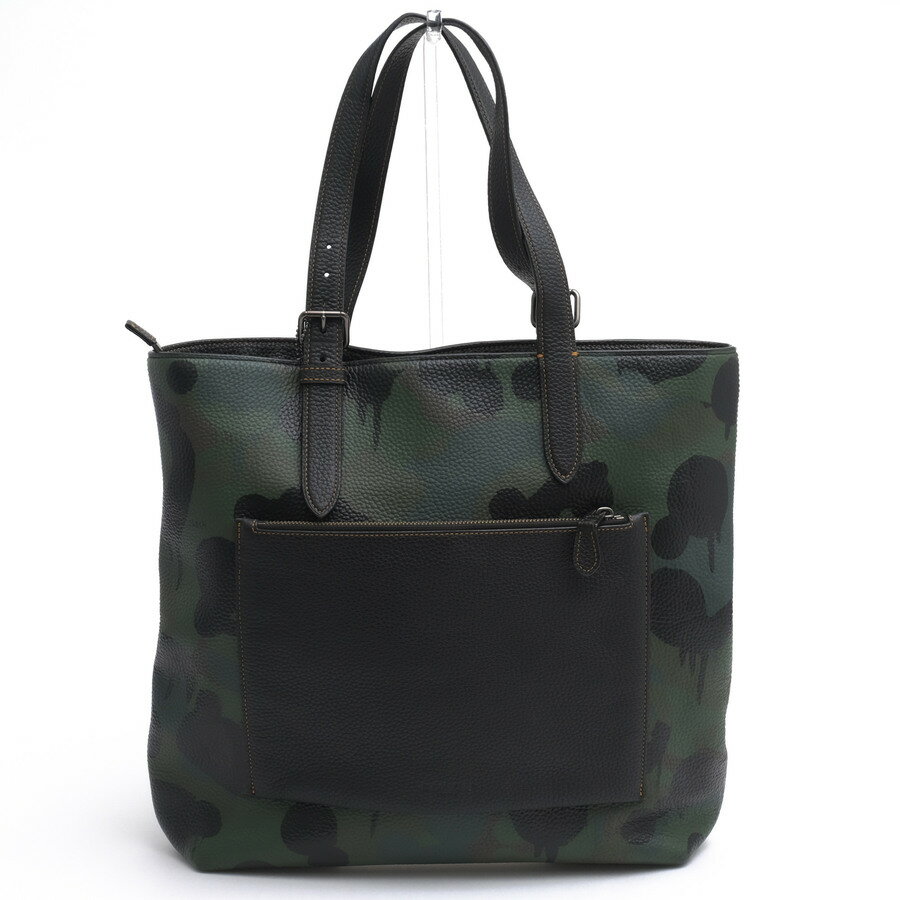BRANDINGの全商品で利用可↓↓1%OFFクーポン↓↓COACH コーチ トートバッグ メンズ 35596 Metropolitan Soft Tote With Wild Beast Print メトロポリタン ソフトトート ワイルドビースト ポリッシュド ペブル レザー 牛革商品説明1941年、アメリカ、ニューヨークのマンハッタン、小さなロフトで生まれたコーチは、今や女性と男性のための洗練された高級ハンドバッグ、アクセサリー、ギフトを扱う、代表的なファッション・アクセサリー・ブラントになりました。シンプルでいて、機能的なバッグ。伝統のレザー商品から、新しい素材とレザーの組み合わせ、パステルカラーや原色などを積極的に取り入れ、スタイリッシュブランドへと変貌をとげた「COACH」。現在、世界25ヶ国以上の国々で事業を展開しているコーチは、「高い品質」「揺るぎない本物志向」「優れた価値」の伝統を忠実に守るグローバル・ブランドです。何十年もの間、コーチはクラフツマンシップの伝統を忠実に守り続けてきました。歴史と伝統に対するブランドの忠誠心は変わりません。コーチでは職人が中心にあり、彼らのクオリティへの献身がコーチ・ブランドを活気づけてきました。アメリカを代表する老舗ハンドバッグブランドとして、これからも世界中の人々に愛され続けていくことでしょう。グラフィックアーティスト兼イラストレーターであるゲイリー・ベースマン（Gary Baseman）とのコラボレーションによって誕生したCOACHの「WILD BEAST PRINT（ワイルドビースト プリント）」。WILD BEASTは、その名の通り“野獣”をモチーフにした大胆なカモフラージュパターン。抽象的で不規則なアニマル柄は、既存のカモフラ柄にひねりを加えたCOACHならではのアプローチで、アートとファッションの境界線を越えるデザインとして高く評価されています。ポリッシュドペブルレザーを使用した男女兼用のトートバッグ。その独特なシボ感と機能的かつスタイリッシュデザインで、都会的で洗練されたスタイルを演出します。A4サイズの書類や15インチのノートPCも余裕で収納可能。ファスナー開閉式で、内側にはファスナー付きポケットと多機能ポケットを装備。外側にもファスナーポケットがあり、小物の整理も簡単です。肩掛けや手提げとしても使用できます。商品詳細◆ブランド名　COACH◆サイズ詳細　横幅 約33.5cm、縦幅 約37cm、マチ 約10cm◆仕様　ポケット×2 ファスナーポケット×2 ペンホルダー×1◆特徴　ノートPC収納可 迷彩・カモフラージュ柄 シボ革 シュリンクレザー 肩掛け ワンショルダーバッグ◆型番　35596 Metropolitan Soft Tote With Wild Beast Print メトロポリタン ソフトトート ワイルドビースト プリント◆素材　上質な革 レザー◆素材詳細　ポリッシュド ペブル レザー（牛革）◆色　グリーン 緑◆商品状態　中古品-良い