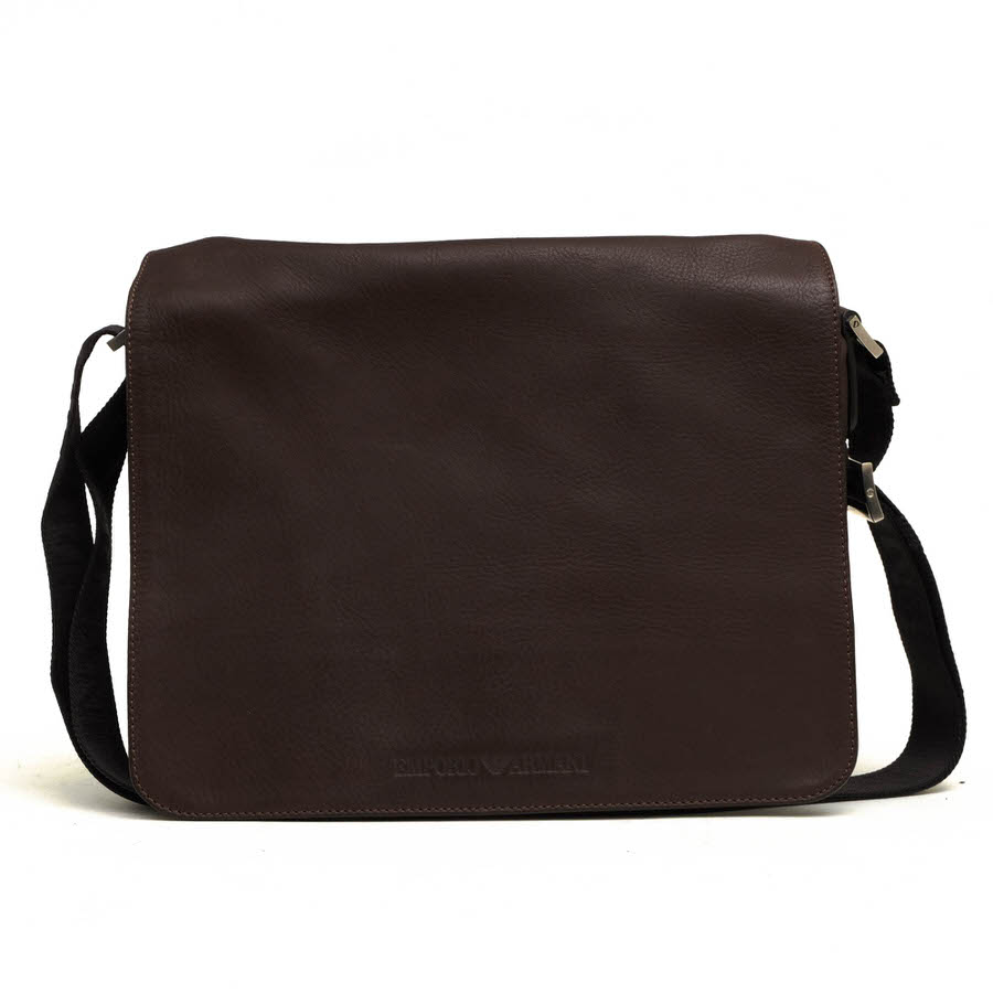 EMPORIO ARMANI ショルダーバッグ アルマーニ 牛革 フラップ式 メッセンジャーバッグ シボ革 シュリンクレザー 【中古】