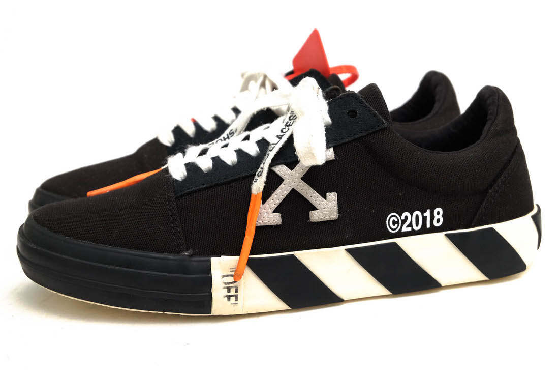 Rakuten - オフホワイト/Off-White/Vulcanized Striped Low Top Sneaker バルカナイズド ストライプド ロウ トップ ハイカットスニーカー 【中古】