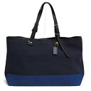 BRANDINGの全商品で利用可↓↓1%OFFクーポン↓↓COACH / コーチCOACH コーチ トートバッグ 71326 Bleecker Colorblock Canvas Holdall ブリーカー カラーブロック キャンバス ホールドオール 商品説明1941年、アメリカ、ニューヨークのマンハッタン、小さなロフトで生まれたコーチは、今や女性と男性のための洗練された高級ハンドバッグ、アクセサリー、ギフトを扱う、代表的なファッション・アクセサリー・ブラントになりました。シンプルでいて、機能的なバッグ。伝統のレザー商品から、新しい素材とレザーの組み合わせ、パステルカラーや原色などを積極的に取り入れ、スタイリッシュブランドへと変貌をとげた「COACH」。現在、世界25ヶ国以上の国々で事業を展開しているコーチは、「高い品質」「揺るぎない本物志向」「優れた価値」の伝統を忠実に守るグローバル・ブランドです。何十年もの間、コーチはクラフツマンシップの伝統を忠実に守り続けてきました。歴史と伝統に対するブランドの忠誠心は変わりません。コーチでは職人が中心にあり、彼らのクオリティへの献身がコーチ・ブランドを活気づけてきました。アメリカを代表する老舗ハンドバッグブランドとして、これからも世界中の人々に愛され続けていくことでしょう。コーチの定番であるブリーカーコレクションは、創業以来コーチが育んできたレザーに対するこだわりを結集して、さらにそこにシグネチャーを代表とする現代的要素をプラスしたクラシックとコンテンポラリーが融合したコレクション。堅牢な作りなだけではなく、ポケットやデジタル機器を収納するスペースなど、現代に合わせた機能的な作りにも定評があります。商品詳細◆ブランド名　COACH◆サイズ詳細　横幅 約49cm、縦幅 約34cm、マチ 約17.5cm◆仕様　ファスナーポケット×1◆特徴　バイカラー 肩掛け ワンショルダーバッグ◆型番　71326 Bleecker Colorblock Canvas Holdall ブリーカー カラーブロック キャンバス ホールドオール◆素材　上質なコットン×革レザー◆色　ネイビー 紺◆商品状態　中古品-良い◆備考　ネイビー×ブルー