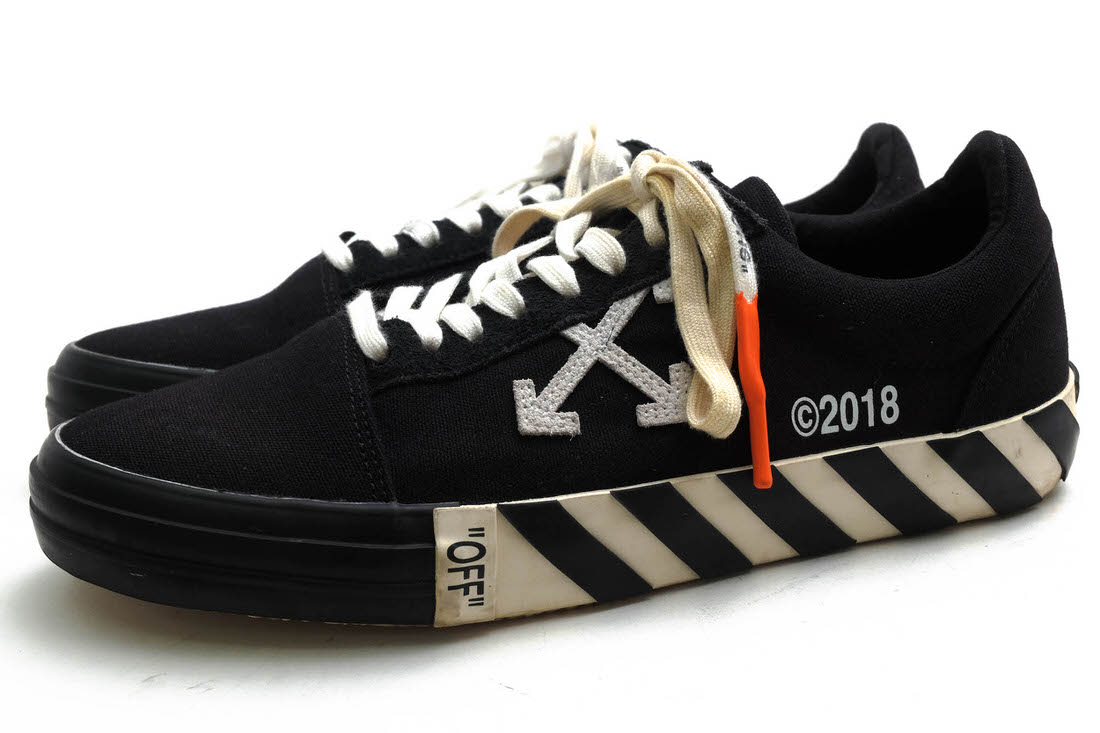 Rakuten - オフホワイト/Off-White/Vulcanized Striped Low Top Sneaker バルカナイズド ストライプド ロウ トップ ローカットスニーカー 【中古】