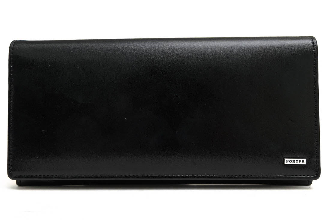 BRANDINGの全商品で利用可↓↓1%OFFクーポン↓↓PORTER / ポーター 吉田カバンPORTER ポーター 吉田カバン 長財布 110-02918 SHEEN WALLET 牛ステア コンビネーション鞣し 牛革商品説明ホテルなどでお客様の鞄を預かるポーターという職業が 常に鞄に触れ、最も鞄の良さを知る者と考え、ブランド名に起用。吉田の技術と伝統をいかした吉田カバンのメインブランド。吉蔵が掲げた「一針入魂」を社是に、現在も在り続けています。それは、きちんとしたもの作りであり、海外生産をやらないことであり、物心両面に渡る職人さんへの配慮、そしてお客様との会話です。一針入魂は無くてはならない吉田カバンのバックボーンです。素材選びからデザイン、縫製に至るすべての工程に手を抜かないものづくりを実現するには熟練した職人の高い技術力が必要です。吉田カバンは、このこだわりに共感し、望むような鞄を作るのは日本の職人をおいて他にないと考え、ブランドを築き上げております。艶やかで滑らかな質感、小銭入れをなくしお札とカード収納に特化したデザイン。革の表面には染料と顔料を練り込み、表面を少し硬めに仕上げる事でより滑らかな質感を生み、スッキリとした印象。金属製のポーターのオリジナルのプレートも素敵です。商品詳細◆ブランド名　PORTER◆サイズ詳細　横幅 約19cm、縦幅 約9.5cm、マチ 約2cm◆仕様　小銭入れ×1 カードポケット×12 お札入れ×1 フリーポケット×3◆特徴　小銭入れあり 二つ折り◆型番　110-02918 SHEEN WALLET◆生産国　日本◆素材　上質な革 レザー◆素材詳細　表：牛ステア（コンビネーション鞣し） 裏：ナイロンジャガード（アクリルコーティング）◆色　ブラック 黒◆商品状態　中古品-非常に良い◆付属品　保存箱、タグ
