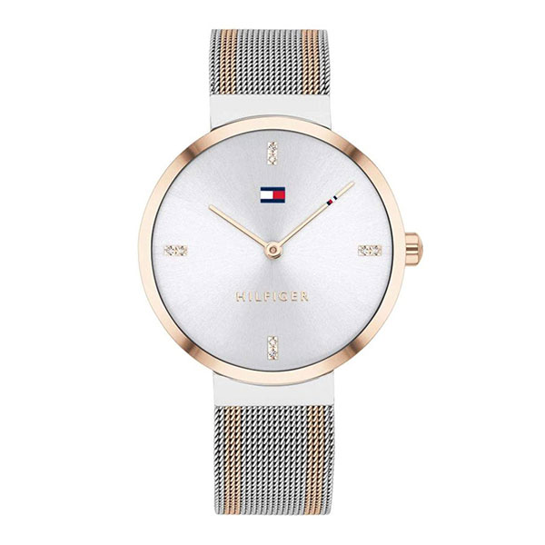 トミーヒルフィガー 腕時計 レディース ボーイズサイズ 女性 彼女 母 妻 娘 2針 シンプル プレゼント シルバー ピンクゴールド メッシュ ステンレス ★世界中の若者達から高い人気を得ているアメリカのカジュアルブランドTOMMY&nbsp;HILFIGER(トミーヒルフィガー)&nbsp; ブランドのコンセプトは「クラシック&nbsp;アメリカン&nbsp;クール」。 大切な方への喜ばれるギフト用ウォッチとしてもオススメです。 ---------------------------------------------------------------------- 「こちらの商品は数量限定入荷のため、売り切れの場合は予めご了承下さい。」&nbsp; シンプル、スタイリッシュなメッシュブレスレットウォッチです。 シルバー&amp;ピンクゴールドのツートンカラー、クリスタルで飾られたインデックスもお洒落。 メッシュベルトはスライド式のクラスプで長さを自由に調節することができます。 身につけるだけで上品な着こなしに。 パーティーなどフォーマルなシーンでも活用できるモデルです。 記念日に、誕生日プレゼント、お祝いギフトにおすすめです。 ■ブランド：TOMMY&nbsp;HILFIGER(トミーヒルフィガー) ■商品型番：1782221 ■クオーツ（電池式） ■電池交換について：量販店の時計売り場や最寄りの腕時計店で可能なモデルです。 ■ベルト調整：お客様側で長さを自由に調節することができます。難しい場合は腕時計店などでも調節可能です。&nbsp; ■防水性：日常生活防水 ■サイズ(約) 時計の幅：33mm（リューズを含まず） ベルト腕周り：最長18cm ■ブランド専用BOX ※ブランドBOXは入荷月によって異なる場合がございます。予めご了承くださいませ。 ■保証期間：1年間 ファッション&nbsp;コーデ&nbsp;パーティー&nbsp;フォーマル&nbsp;高級&nbsp;上品&nbsp;アクセサリー&nbsp;贈り物&nbsp;子供&nbsp;姪&nbsp;女&nbsp;母の日&nbsp;喜ばれる&nbsp;ギフト&nbsp;成人祝い&nbsp;学生&nbsp;社会人