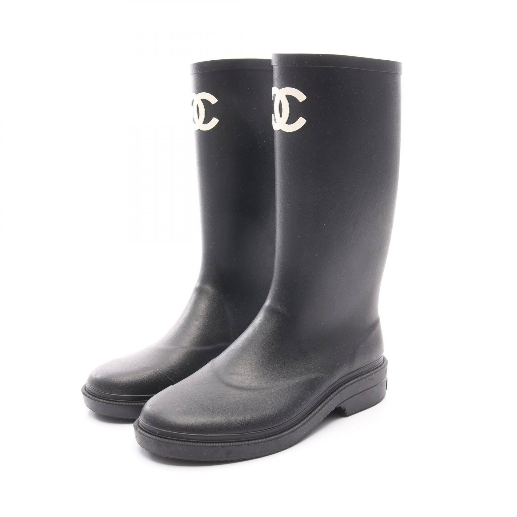 高級感あふれる防水美☆【CHANEL】CCロゴ レインブーツ 黒 楽天市場】CHANEL レイン ブーツの通販