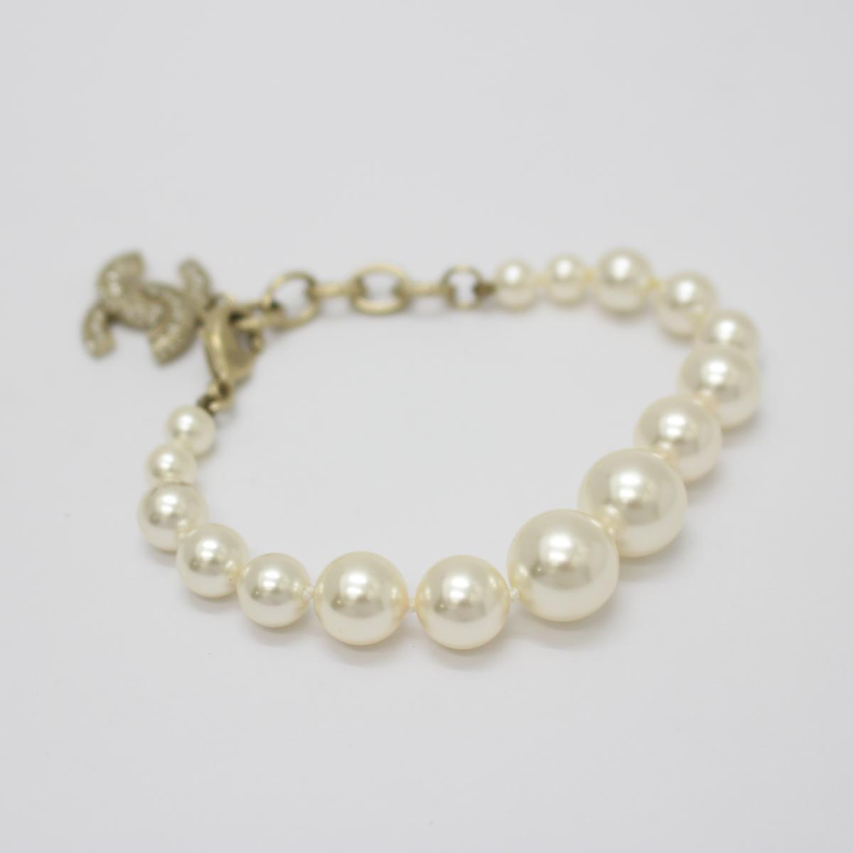 シャネル パール ブレスレット アクセサリー レディース フェイクパール×ラインストーン×メタル ホワイト×クリアー×マットゴールド 【中古】 | CHANEL BRANDOFF ブランドオフ ブランド 腕輪のサムネイル