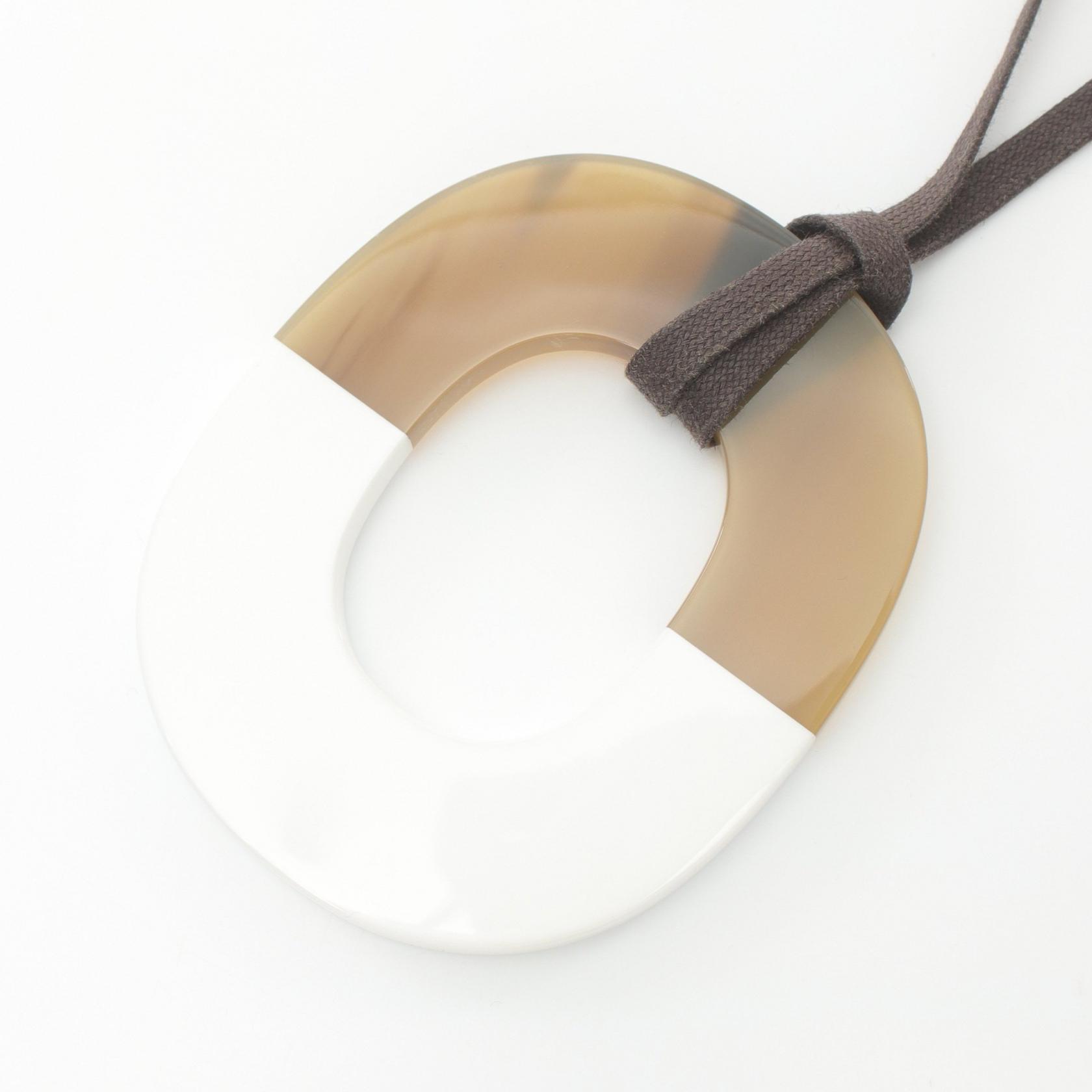 ≪17％OFFクーポン対象≫エルメス HERMES イスム ネックレス ジュエリー バッファローホーン / ラッカー レディース ベージュ系 / ホワイト系 クリスマス プレゼント ギフト 送料無料【中古】のサムネイル