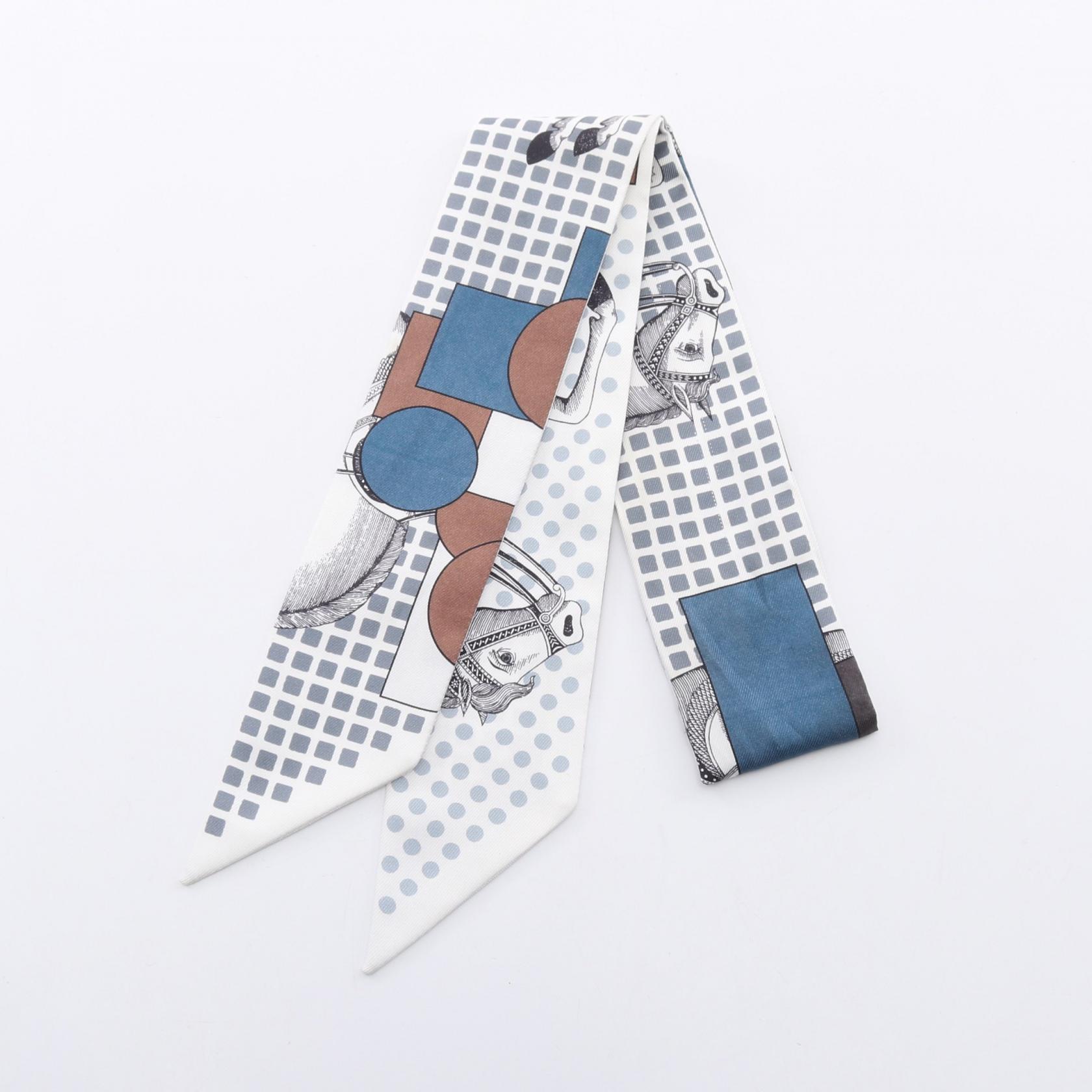 【13%OFFクーポン対象】エルメス HERMES ツイリー CAVALIER EN FORMES スカーフ 衣料品 シルク シルク レディース ホワイト系 / グレー系 / ネイビー系 【中古】