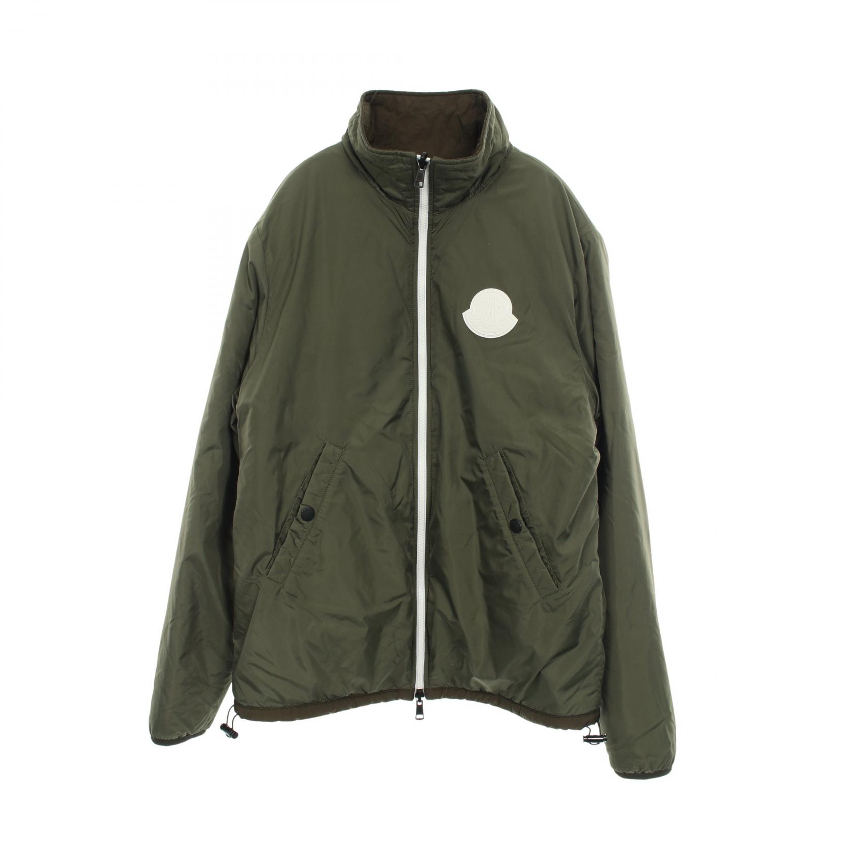 アップ日：2025/11/17状態若干の使用感、傷、擦れ、汚れが見られますブランド名MONCLER（モンクレール）商品名 ブルゾンカラー カーキ系素材 ナイロン アクリル / ポリエステル サイズ 表記サイズ：L肩幅：約47.5cm着丈：約68.5cm身幅：約57cm袖丈：約67cm付属品なし※付属品欄に記載されていないものは、原則付属致しません。※外箱・保存袋・保証書・等が付属している場合、それらの状態は商品ランクには含まれません。備考こちらの商品はリバーシブルでご使用いただけます。衣料品ですので、わずかなほつれ・保存時の折ジワ等は予めご了承下さい。実寸表記ですが若干の誤差が生じる場合がございます。サイズ、素材、状態等、ご不明な点がございましましたら、お気軽にお問い合わせください。【2118900063327】関連商品モンクレール MONCLER GENIUS 1 JW ANDERSON...モンクレール MONCLER GRIMPEURS ブルゾン 衣料品 ア...モンクレール MONCLER GRIMPEURS ブルゾン 衣料品 ア...122,000円111,000円111,000円モンクレール MONCLER GRIMPEURS ブルゾン 衣料品 ア...モンクレール MONCLER CHOQUART ダウンジャケット 衣料...エルメス HERMES Chevaux en Symetrie ブルゾ...111,000円122,000円122,000円モンクレール MONCLER DEFFEYES ダウンジャケット 衣料...モンクレール MONCLER BLESLE ダウンジャケット 衣料品 ...モンクレール MONCLER GIROUX ダウンジャケット 衣料品 ...111,000円111,000円111,000円モンクレール MONCLER ALTON ダウンジャケット 衣料品 ア...モンクレール MONCLER CHARTRES ジャケット ダウンジャ...モンクレール MONCLER HUBERT ダウンジャケット 衣料品 ...132,000円111,000円111,000円MONCLER（モンクレール）