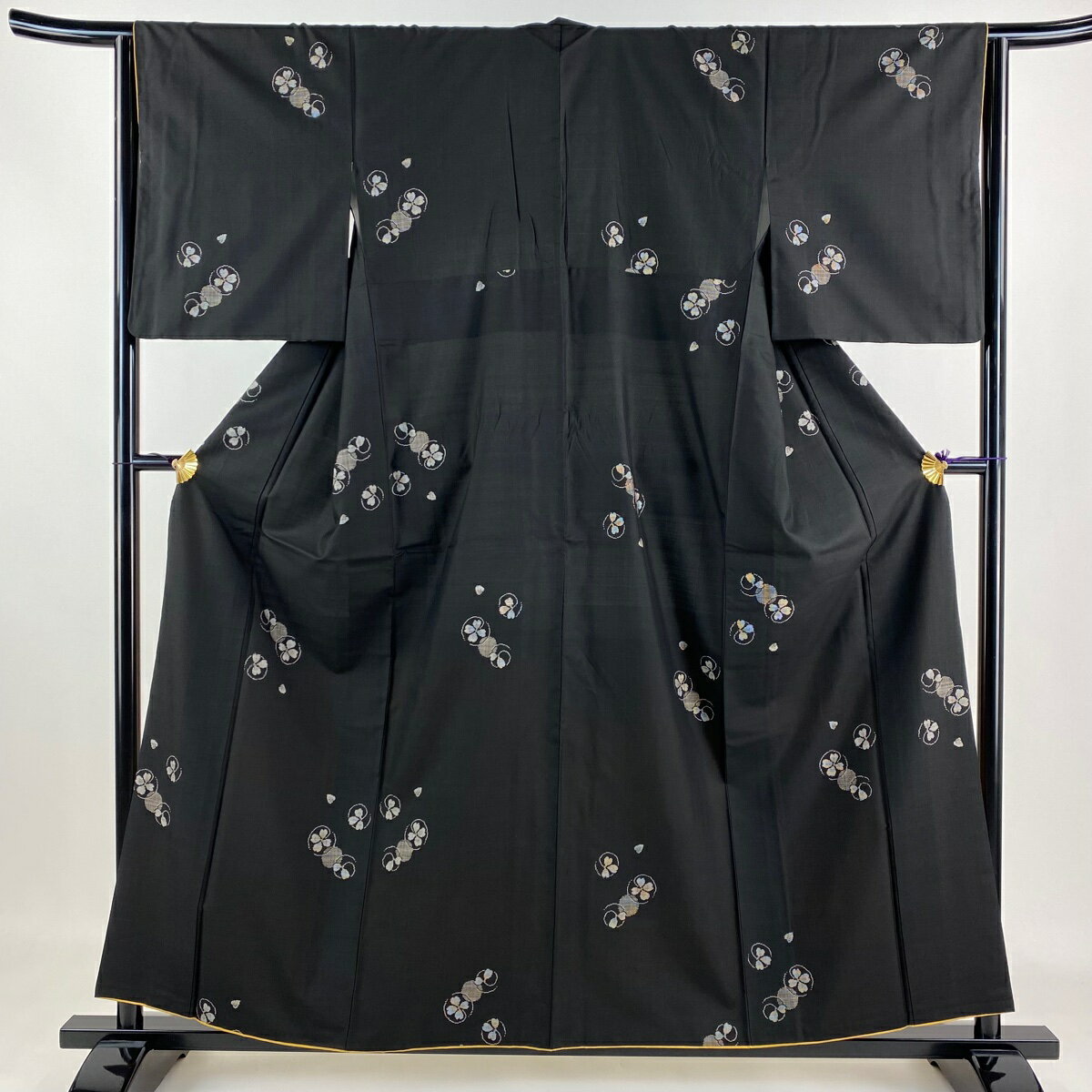 【最終値引き】紬 身丈157.5cm 裄丈64cm M 袷 クローバー 黒 正絹 美品 逸品 【中古】 msp70