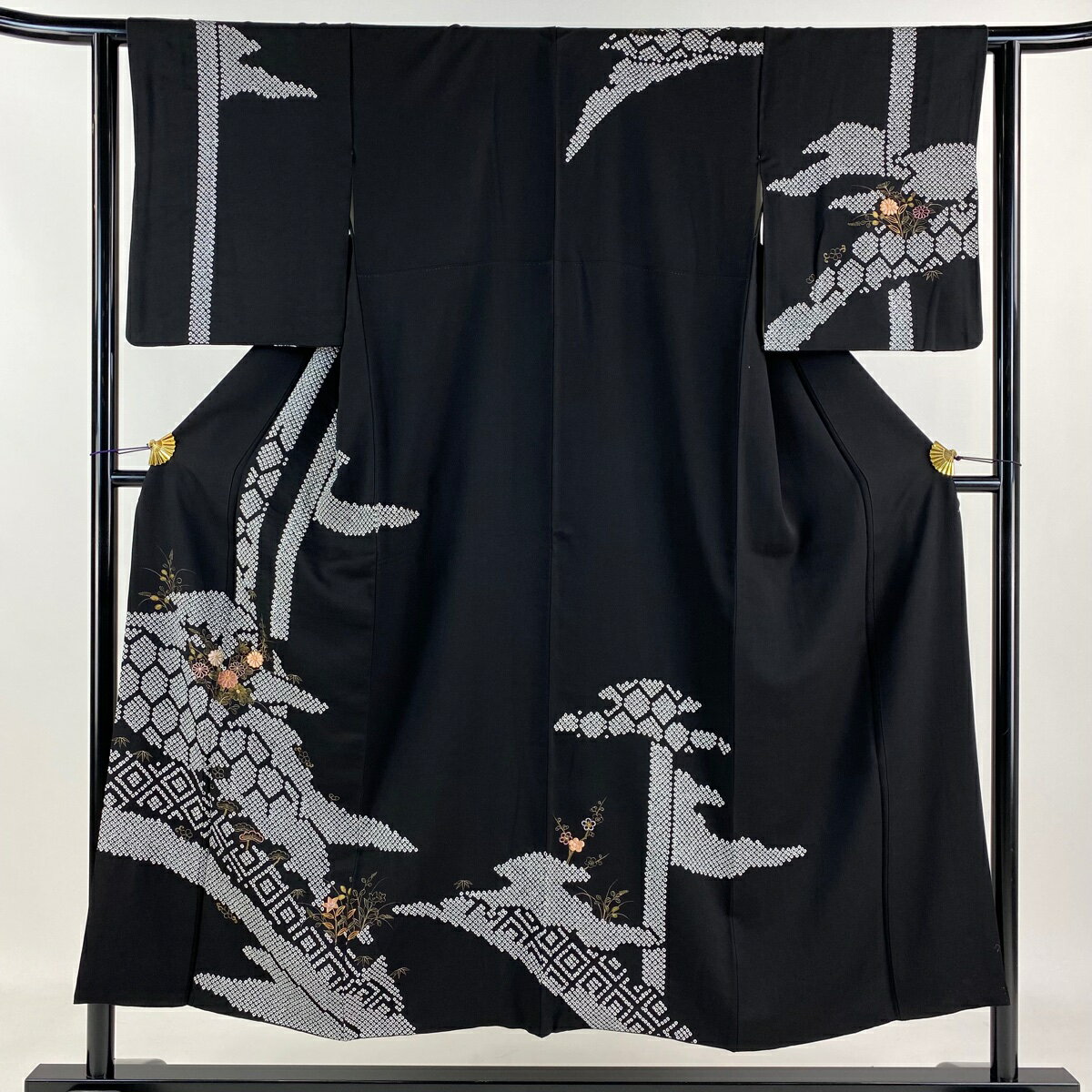 訪問着 身丈150cm 裄丈62cm S 袷 草花 有職文様 金糸 絞り 黒 正絹 美品 名品 【中古】 msp50