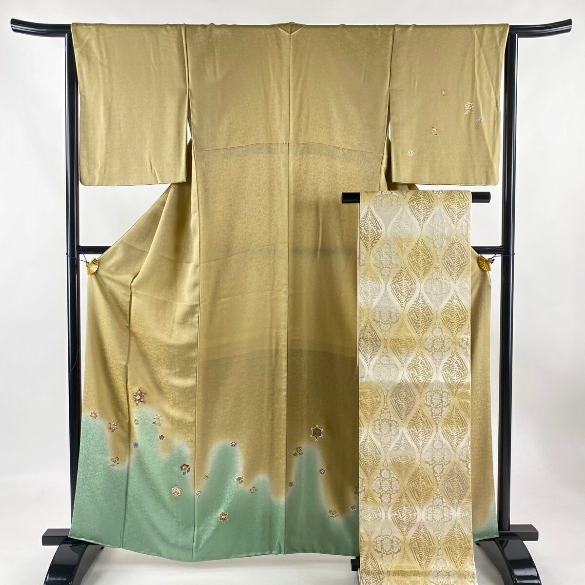付下げ 身丈164.5cm 裄丈64.5cm M 袷 袋帯セット 華文 草花 金糸 金彩 ベージュ 正絹 秀品 【中古】
