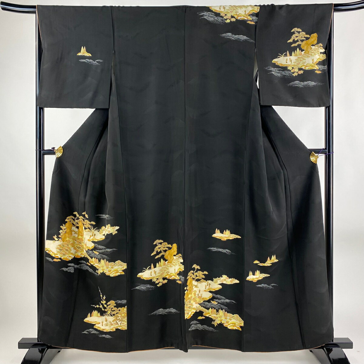 付下げ 身丈159.5cm 裄丈66.5cm M 袷 松竹梅 波 黒 正絹 秀品 【中古】 msp50