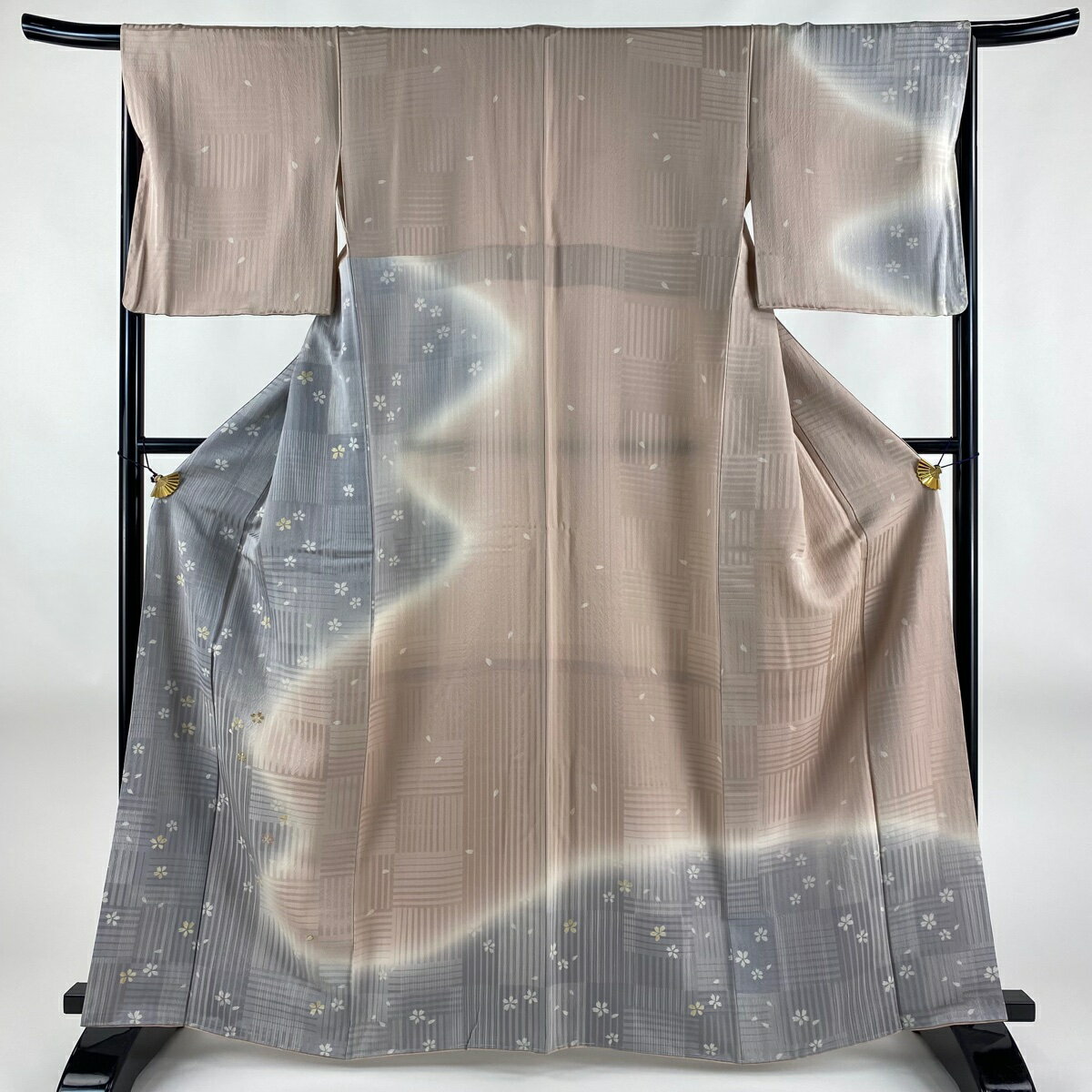 付下げ 身丈163cm 裄丈66.5cm M 袷 桜 変わり市松 金糸 刺繍 青灰色 正絹 秀品 【中古】 msp30