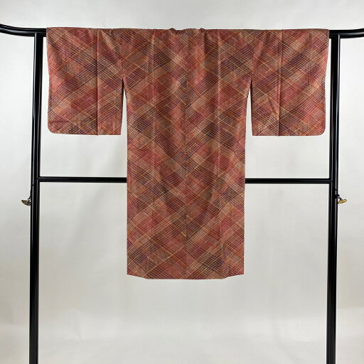 道行 身丈109.5cm 裄丈64cm M 和装コート 角衿 斜め格子 朱色 正絹 美品 秀品 【中古】 道行 身丈109.5cm 裄丈64cm M 和装コート 角衿 斜め格子 朱色 正絹 美品 秀品 【中古】