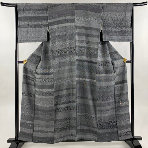 江戸小紋 身丈159cm 裄丈66cm M 袷 落款あり 段縞 草花 黒 正絹 秀品 【中古】 msp50 江戸小紋 身丈159cm 裄丈66cm M 袷 落款あり 段縞 草花 黒 正絹 秀品 【中古】 msp50