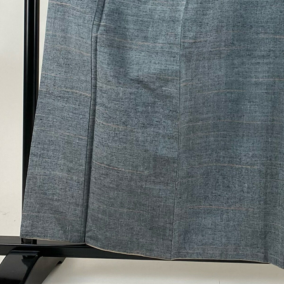紬 身丈160.5cm 裄丈64cm M 袷 縞 幾何学 青灰色 正絹 美品 優品 【中古】