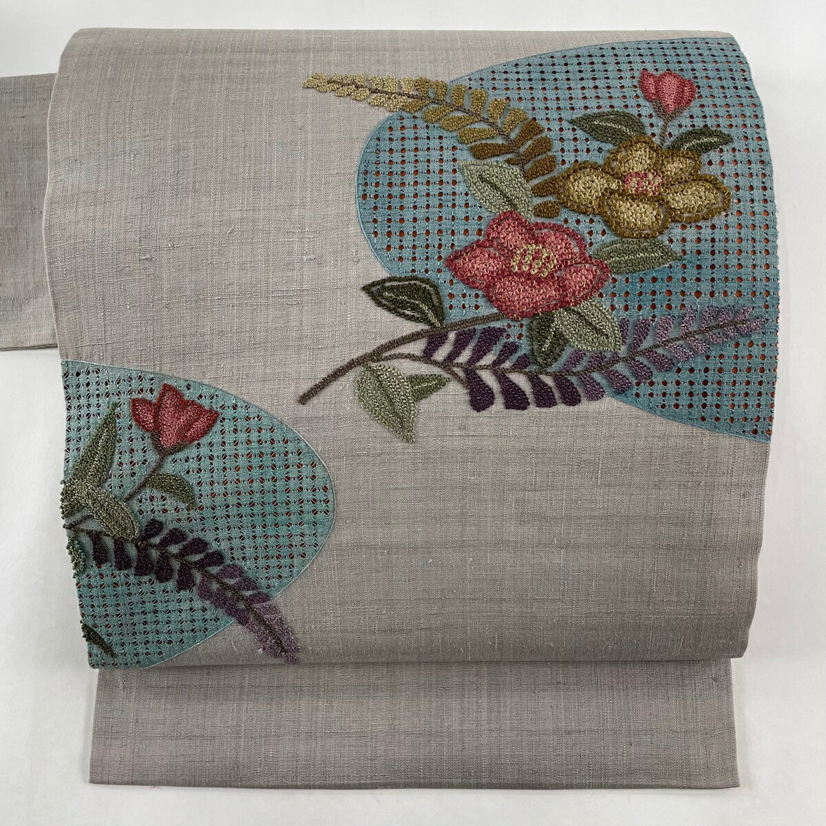 名古屋帯 美品 秀品 紬地 草花 相良刺繍 汕頭刺繍 灰茶 正絹 【中古】 msp30