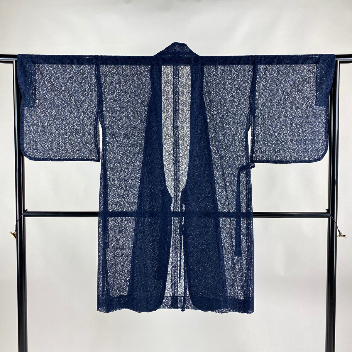 道中着 身丈105cm 裄丈67.5cm L 和装コート 着物衿 草花 レース 紺色 化繊 美品 逸品 【中古】