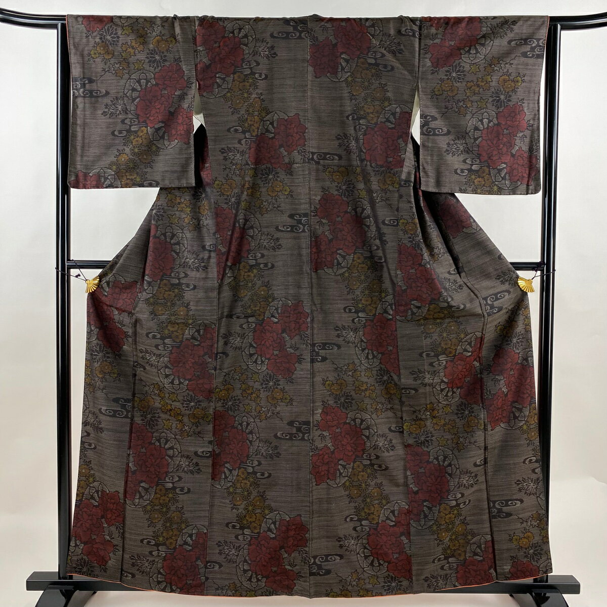 紬 身丈161.5cm 裄丈64cm M 袷 草花 片輪車 焦茶色 正絹 美品 優品 【中古】