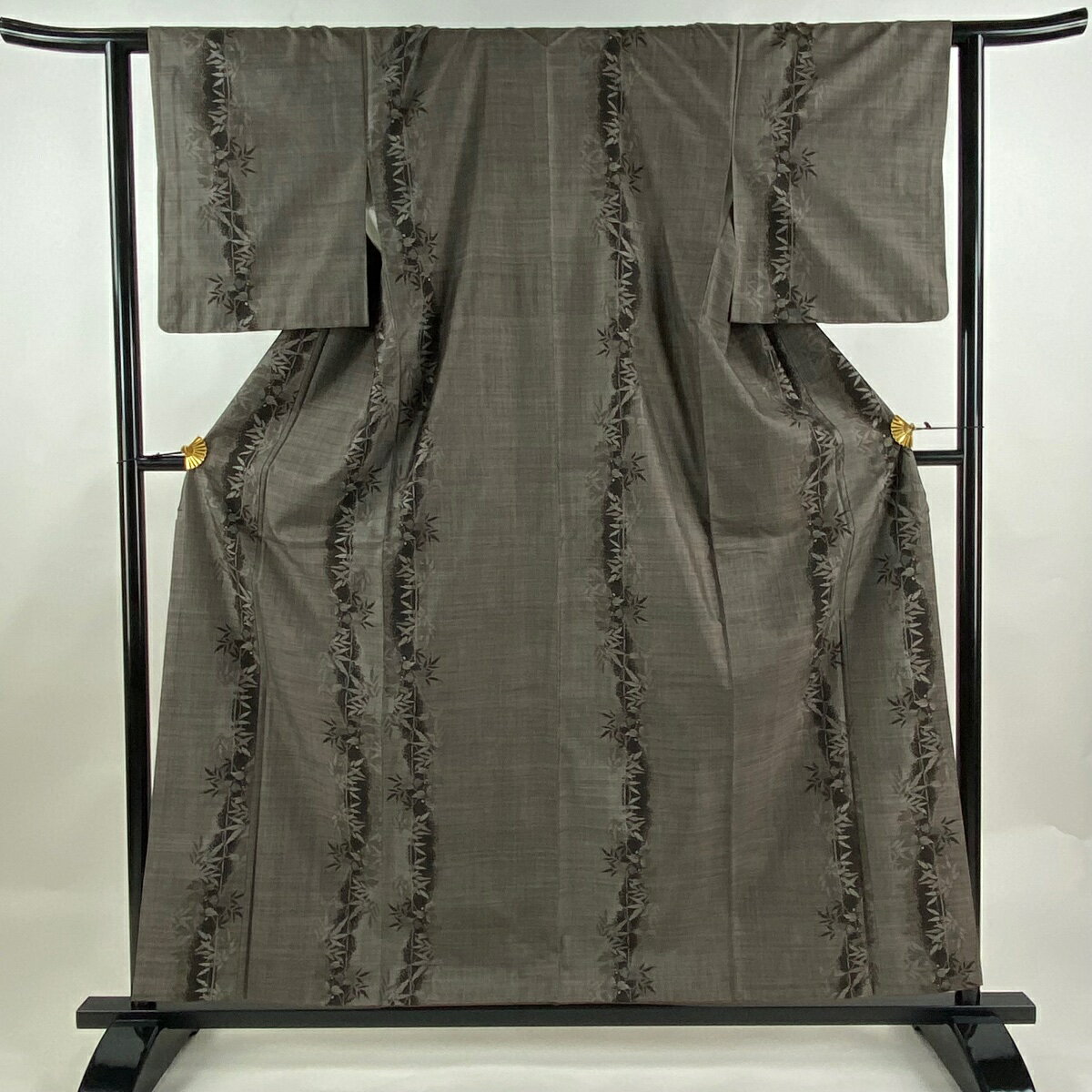 紬 身丈158.5cm 裄丈62cm S 袷 葉と実 焦茶色 正絹 美品 名品 【中古】