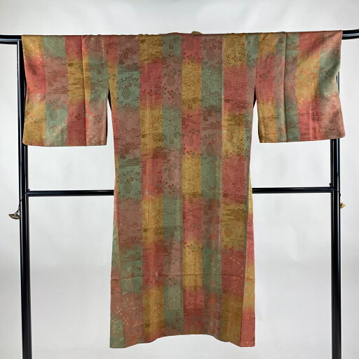 道中着 身丈128.5cm 裄丈66cm M 和装コート 着物衿 器物文 草花 ぼかし ピンク 正絹 美品 秀品 【中古】 道中着 身丈128.5cm 裄丈66cm M 和装コート 着物衿 器物文 草花 ぼかし ピンク 正絹 美品 秀品 【中古】