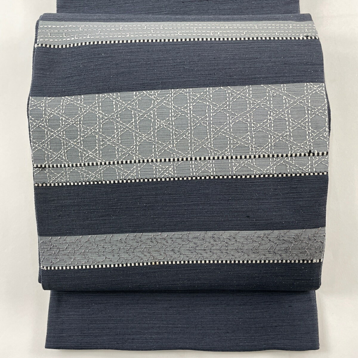 袋帯 秀品 籠目 横段 刺繍 紺色 お太鼓柄 正絹 【中古】