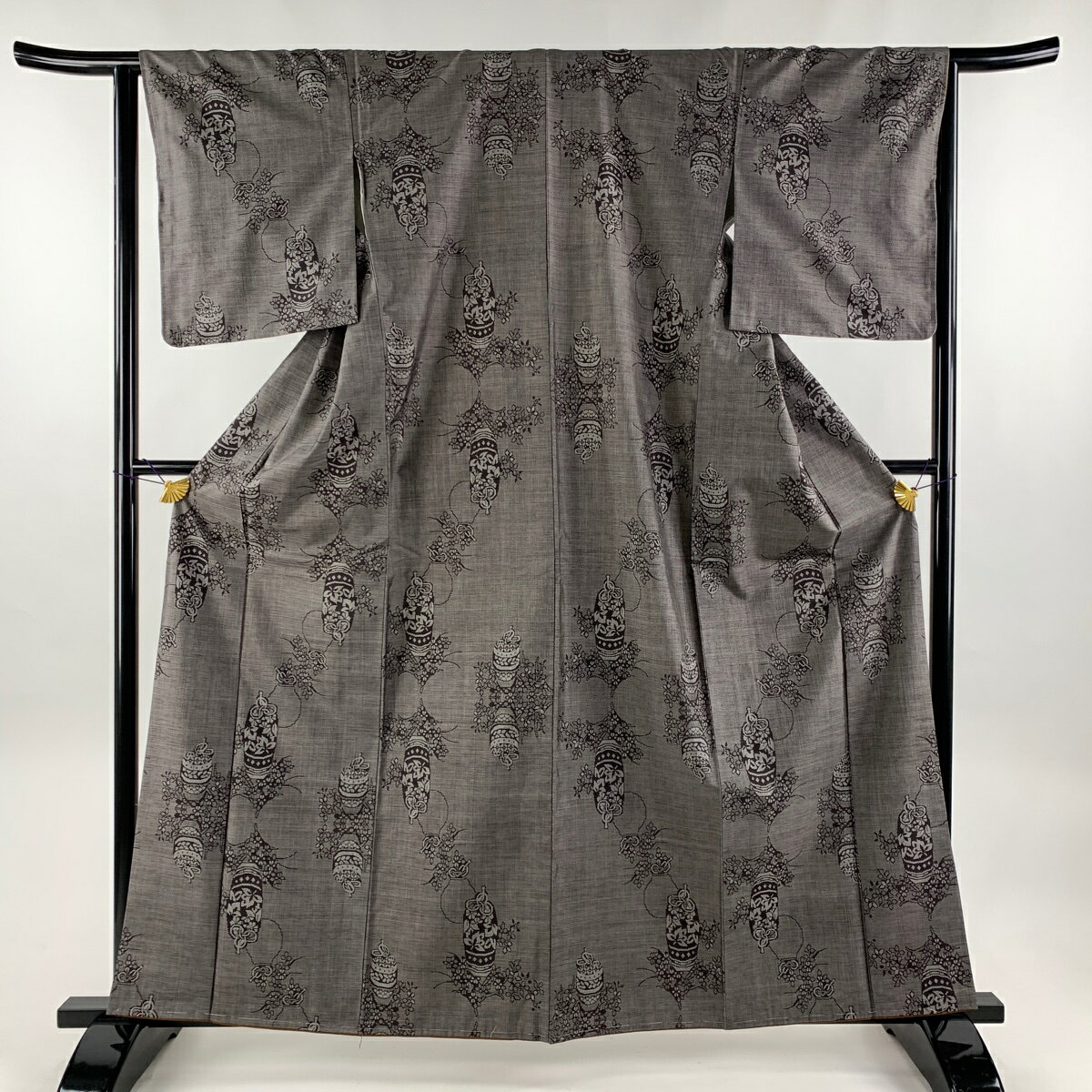 紬 身丈161.5cm 裄丈64cm M 袷 器物 草花 焦茶色 正絹 美品 優品 【中古】