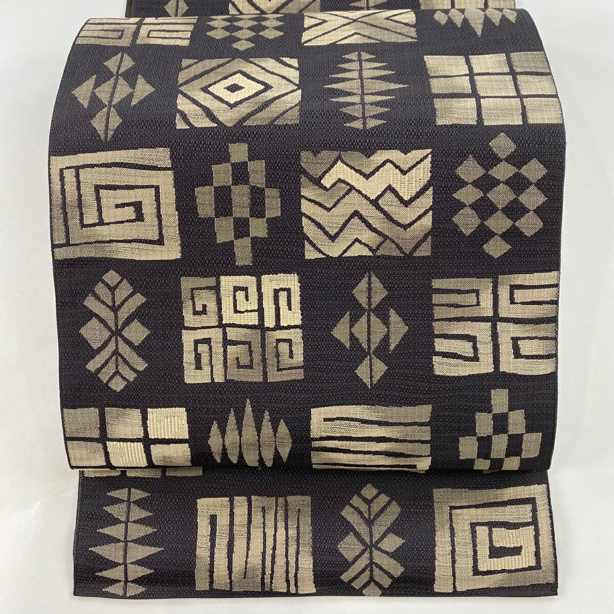 開き名古屋帯 美品 逸品 千年工房 落款あり 八寸名古屋帯 変わり市松 幾何学模様 灰紫 正絹 【中古】