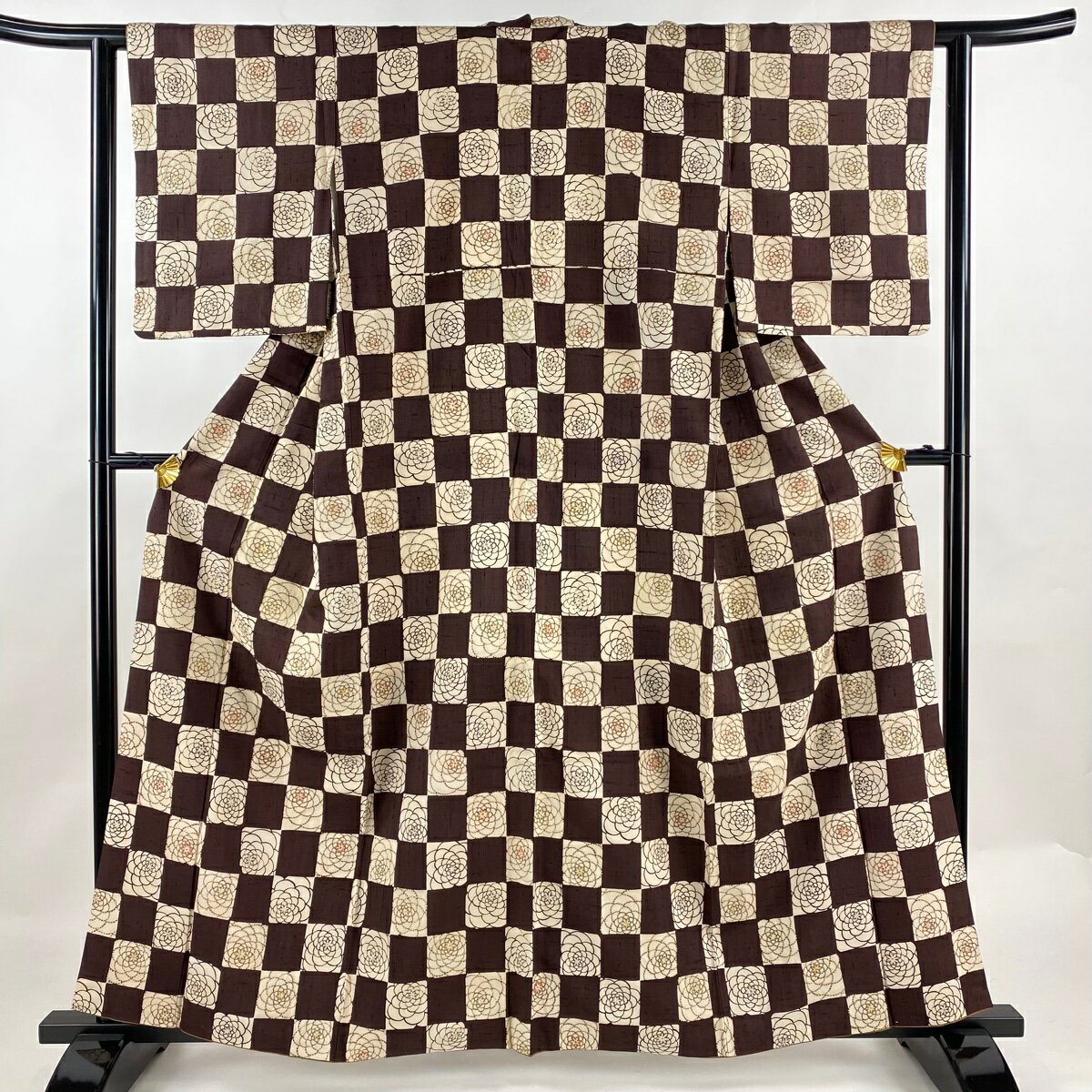 小紋 身丈160cm 裄丈61.5cm S 袷 花 市松 紬地 刺繍 茶色 正絹 美品 名品 【中古】