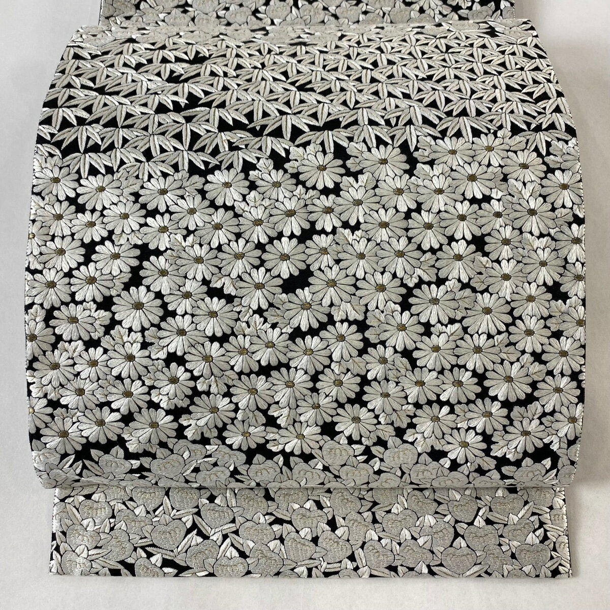 袋帯 美品 逸品 橘 菊 刺繍 金糸 黒 六通 正絹 【中古】